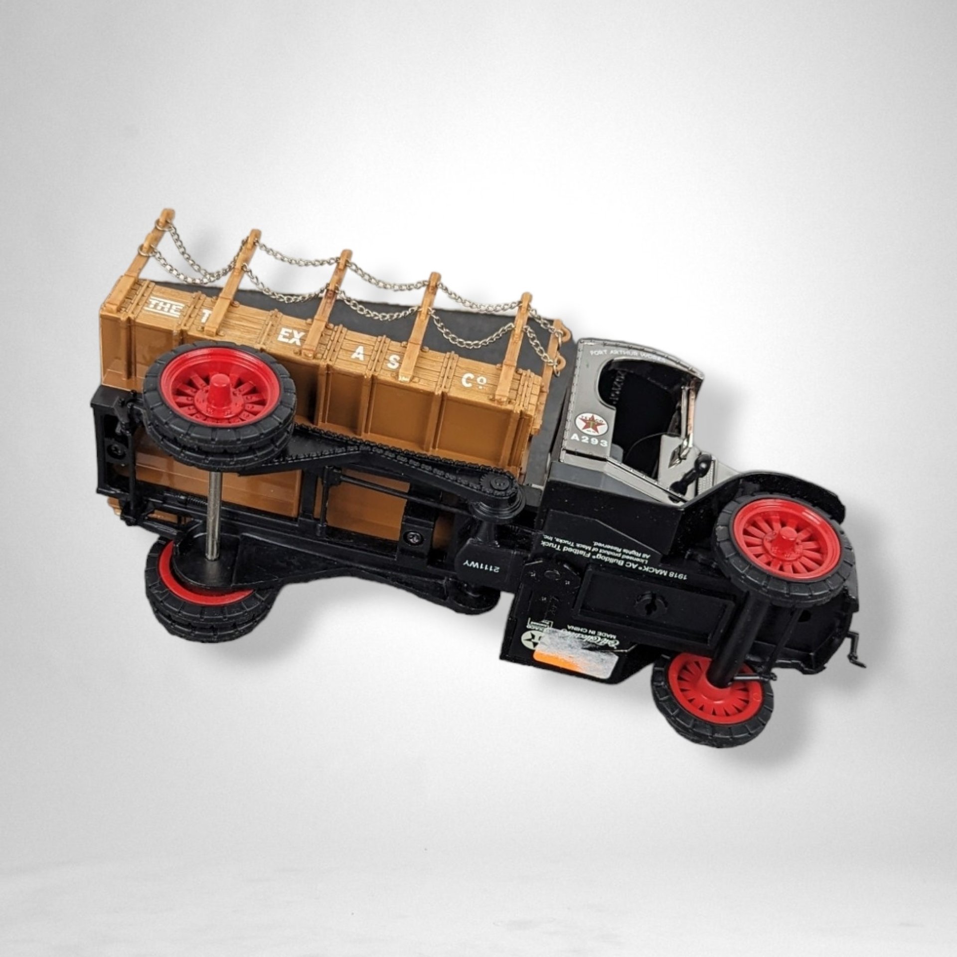 ERTL 1918 MACK AC Bulldog Texaco Truck