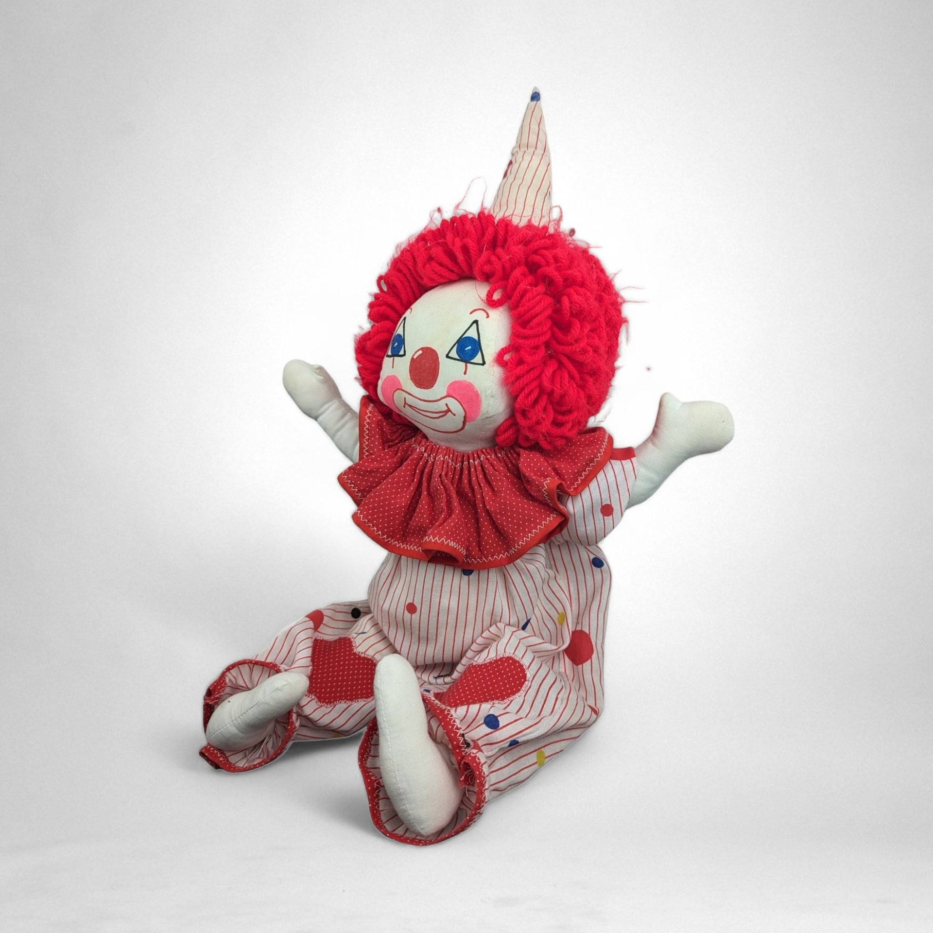 Vintage Plush Clown Doll: Nostalgic Collectible
