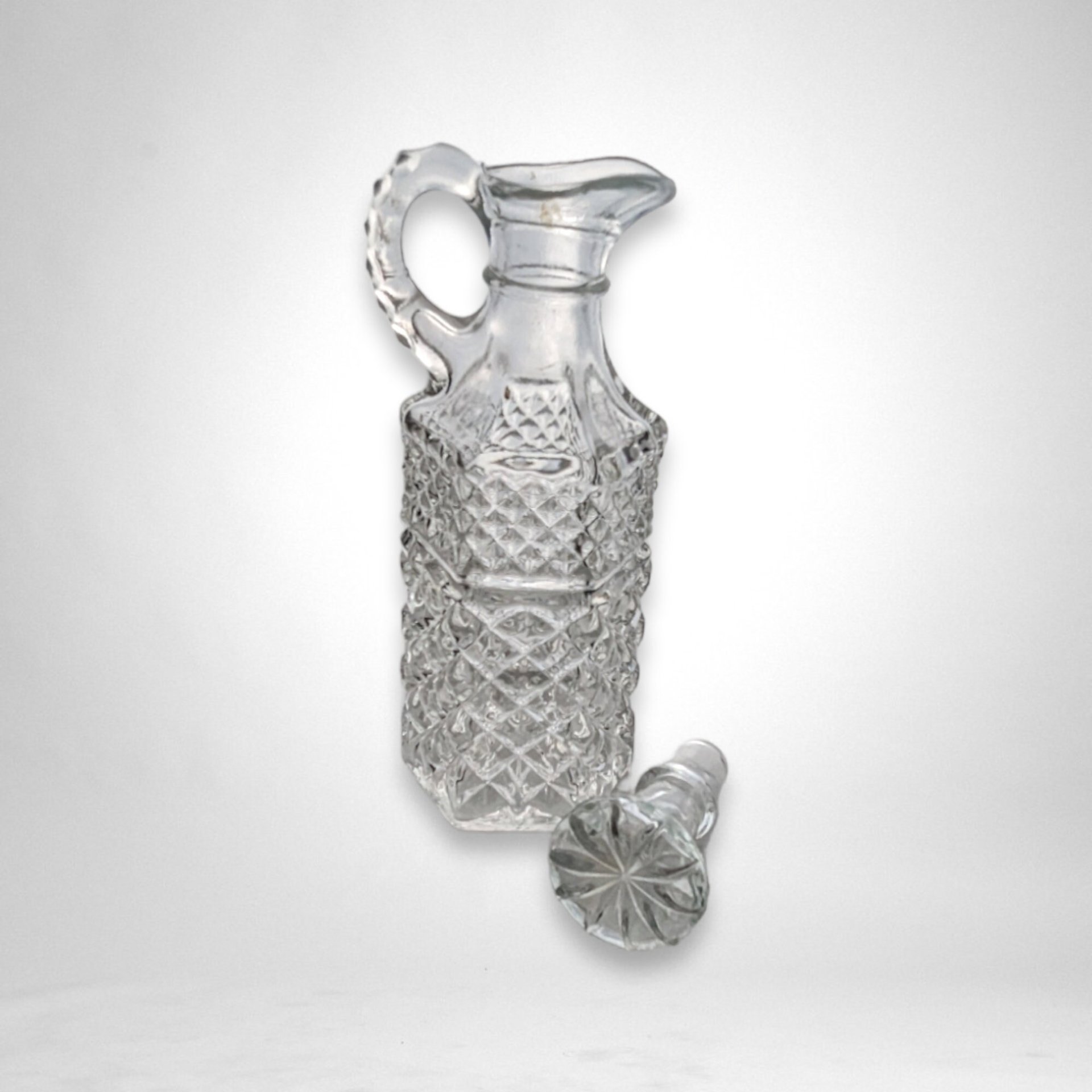 Anchor Hocking Wexford Cruet with Stopper – Classic Elegance for Your Table