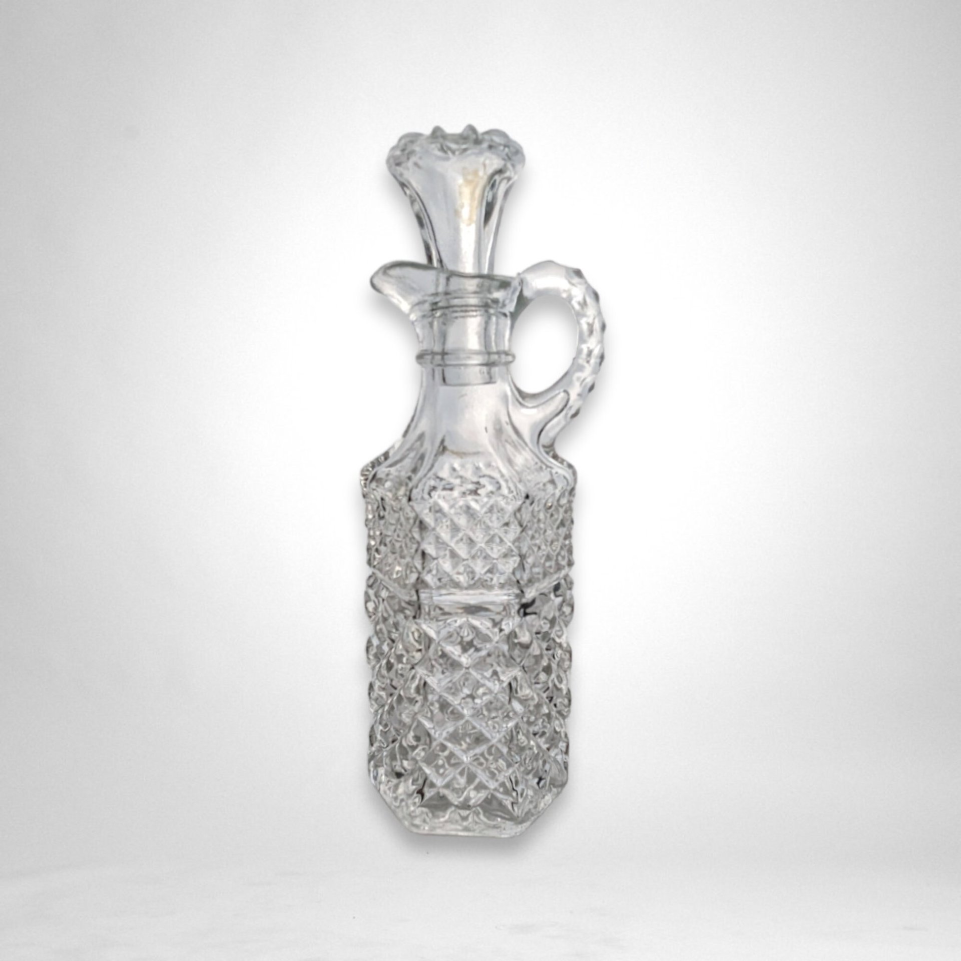 Anchor Hocking Wexford Cruet with Stopper – Classic Elegance for Your Table