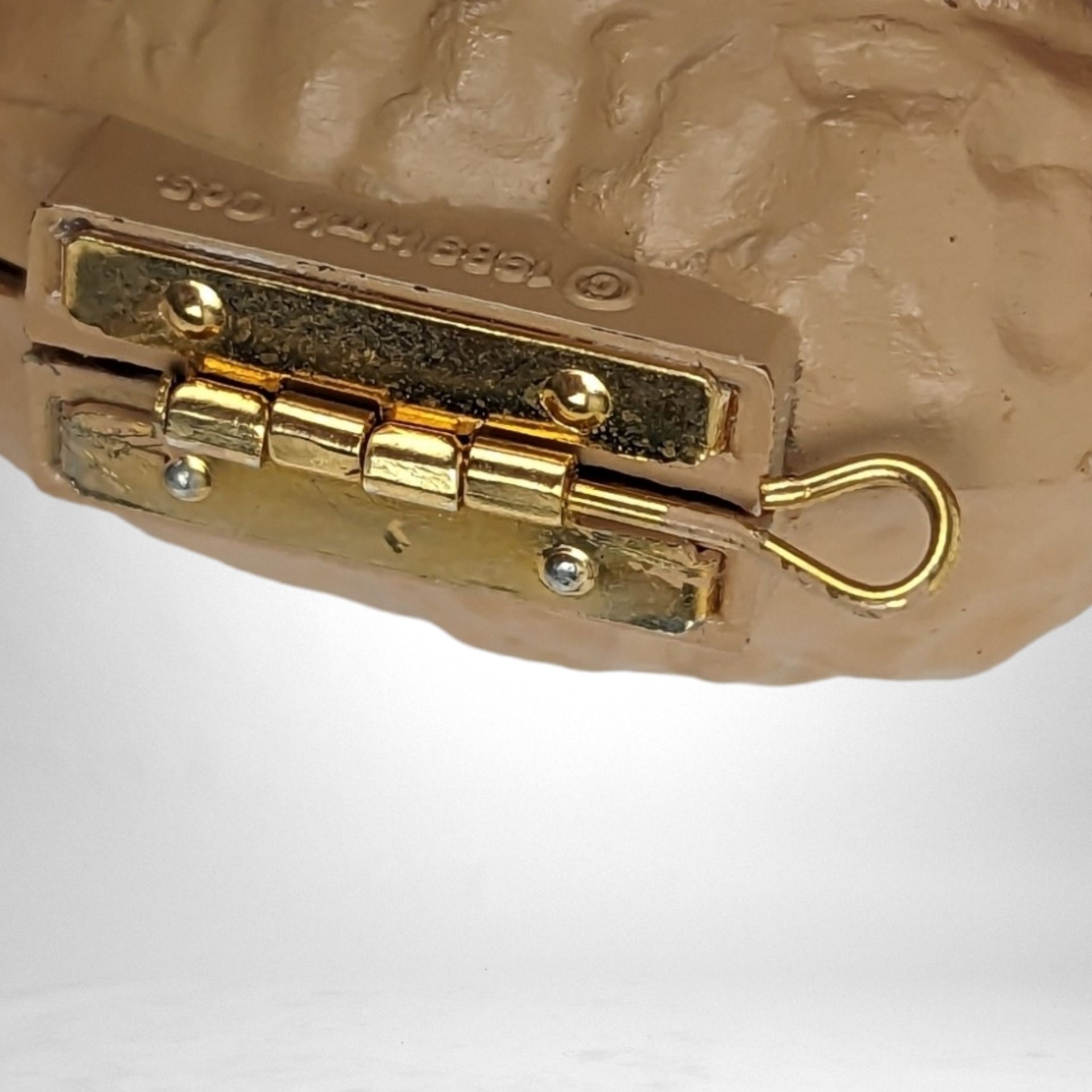 1989 Hallmark Keepsake 'Nutshell Dreams' Christmas Ornament