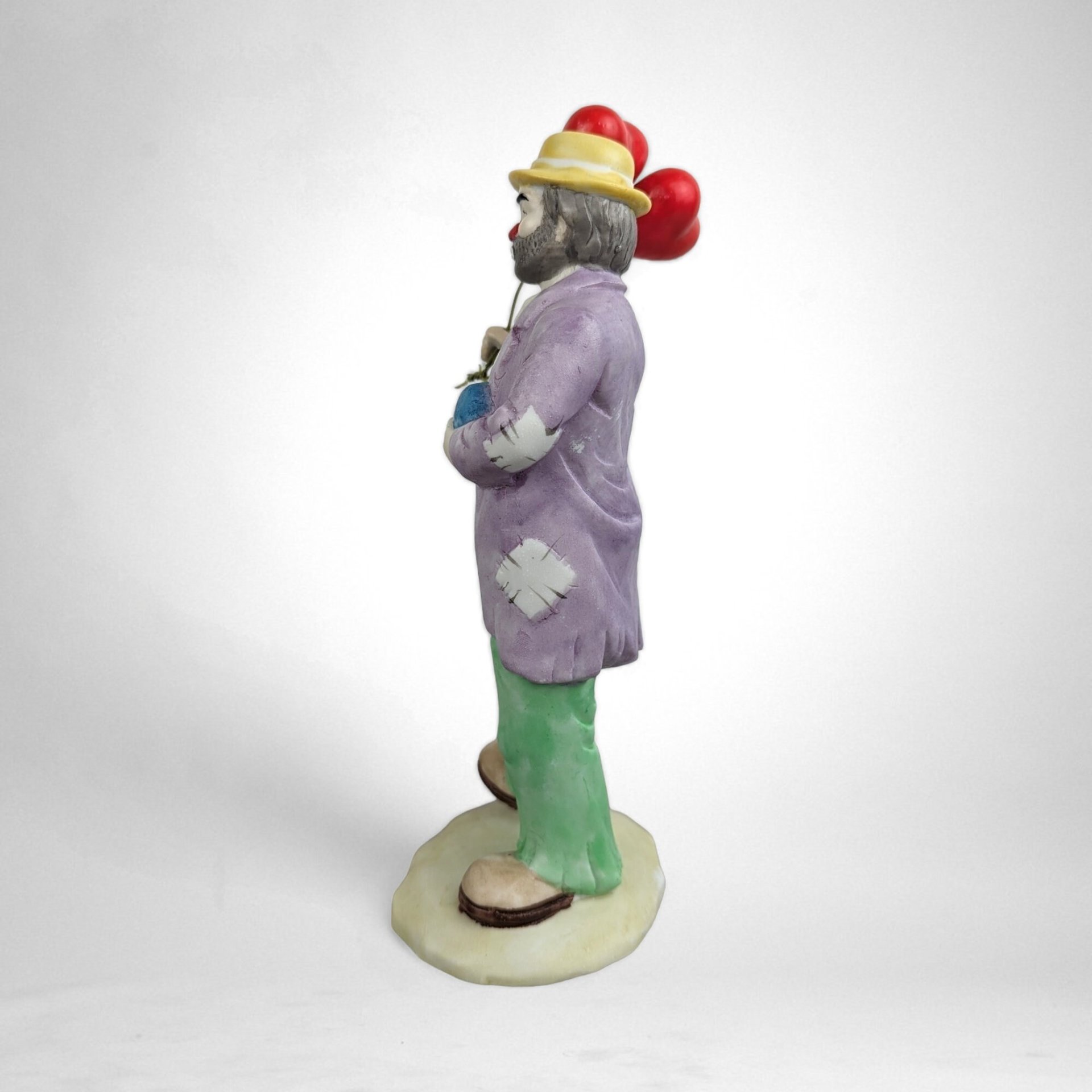 Vintage Flambro 7.5" Emmett Kelly Jr. Clown with Balloons Figurine: Timeless Collectible