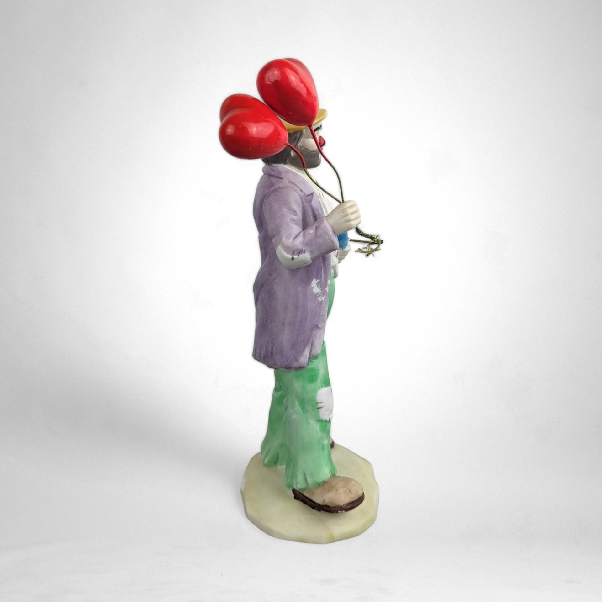 Vintage Flambro 7.5" Emmett Kelly Jr. Clown with Balloons Figurine: Timeless Collectible