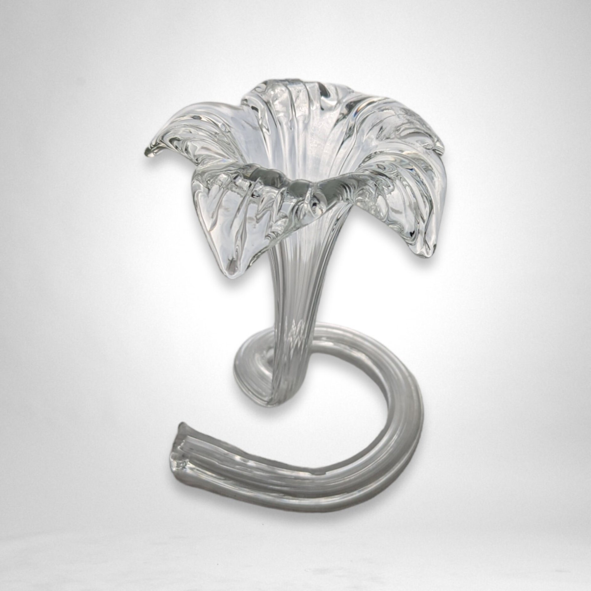 Vintage Handblown Clear Glass Flower Bud Vase - Timeless Elegance for Your Blooms