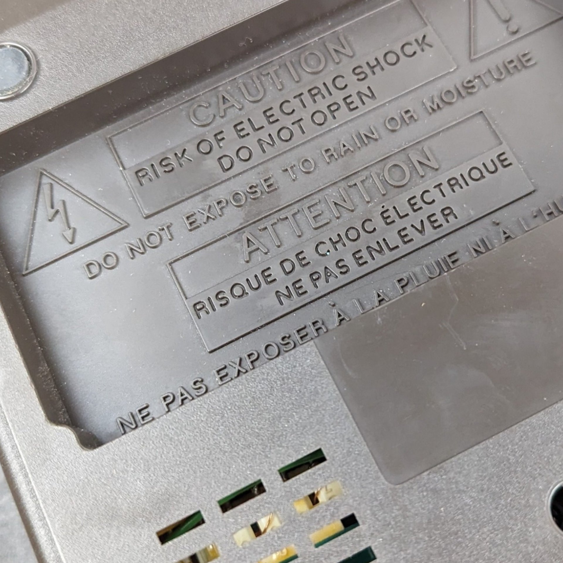 Vintage GE AM/FM Digital Alarm Clock Radio: Retro Wake-Up Nostalgia