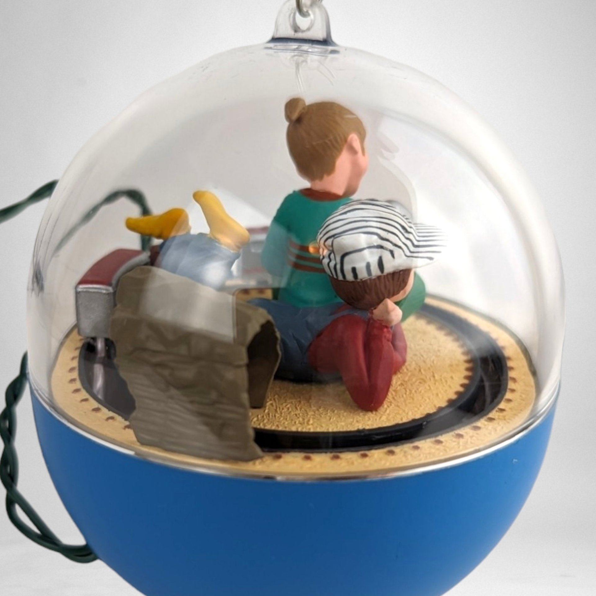 1990 Hallmark Artist's Favorites Children's Express Ornament - Holiday Delight