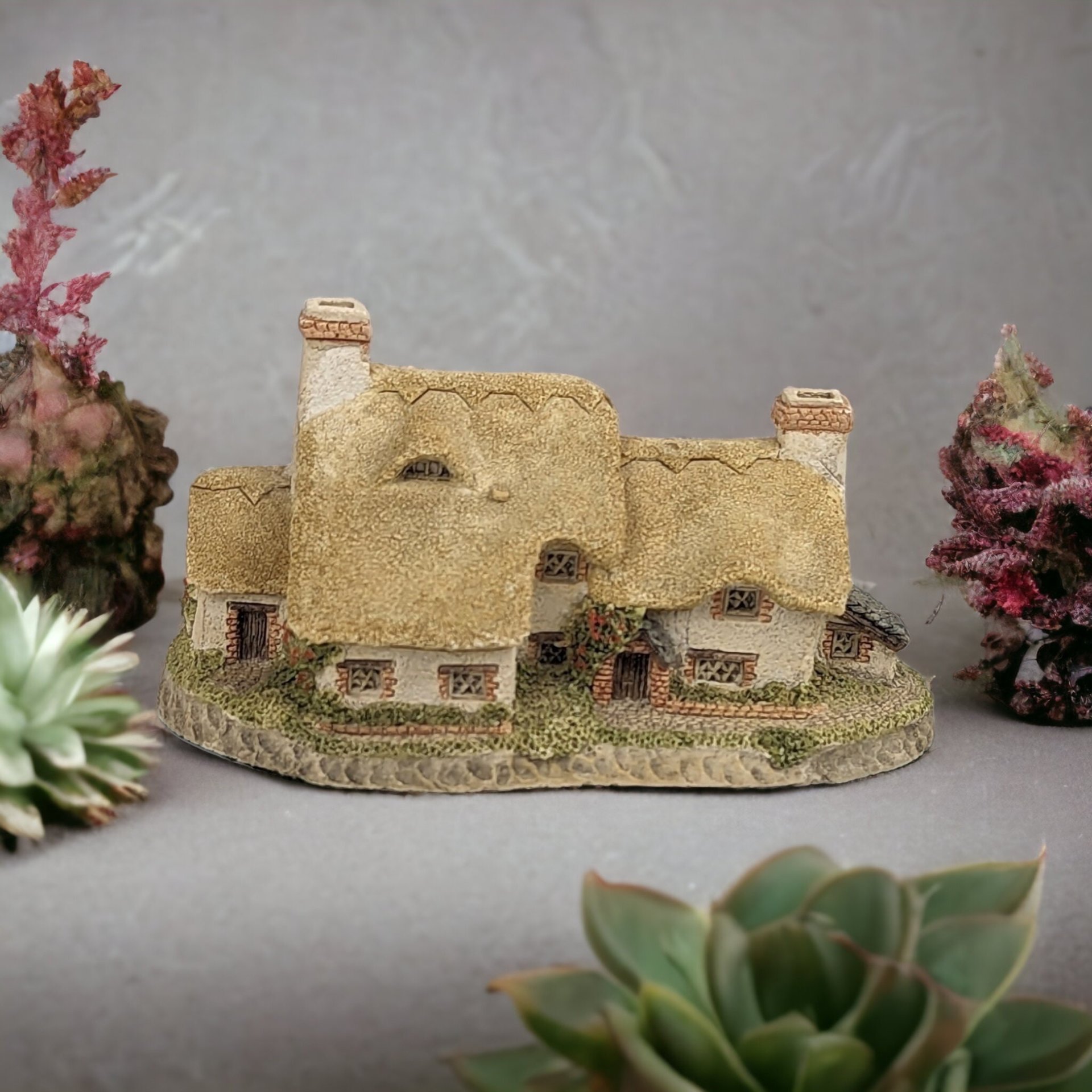 Charming 1985 David Winter Yeomans Farmhouse Figurine