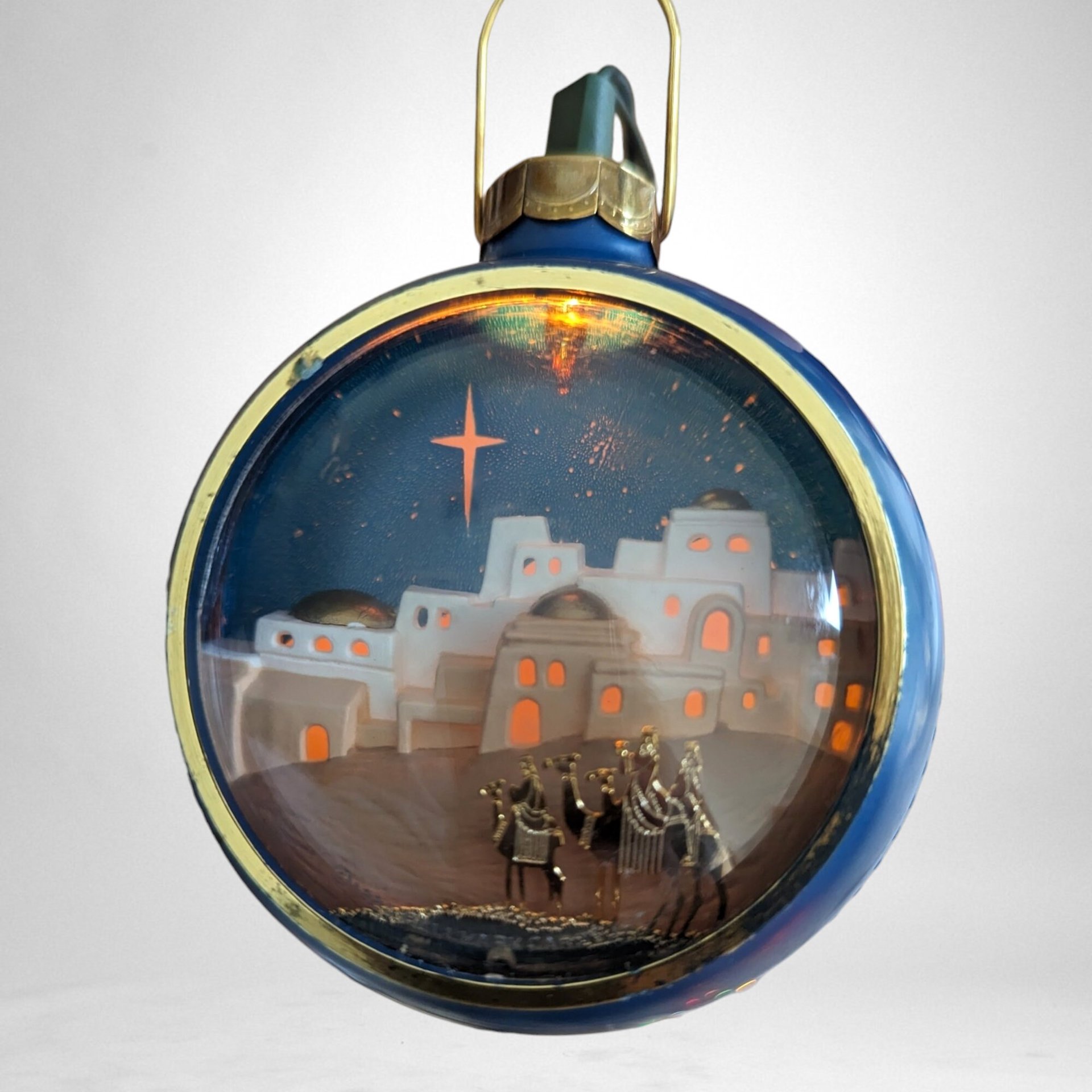 1984 Hallmark Nativity Lighted Ornament - A Radiant Vintage Keepsake