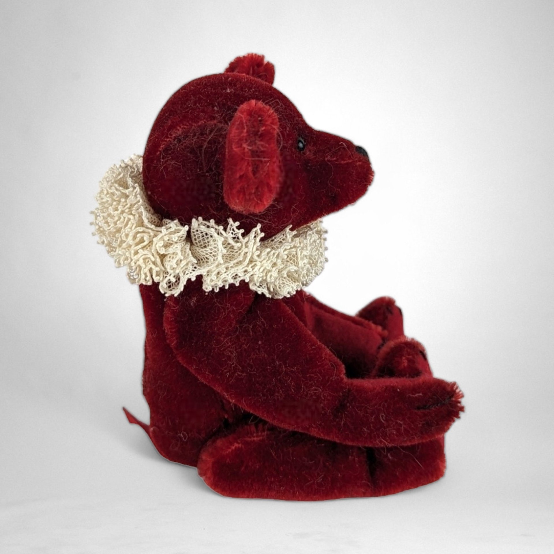 1999 Dark Red Vintage Velvety Bear