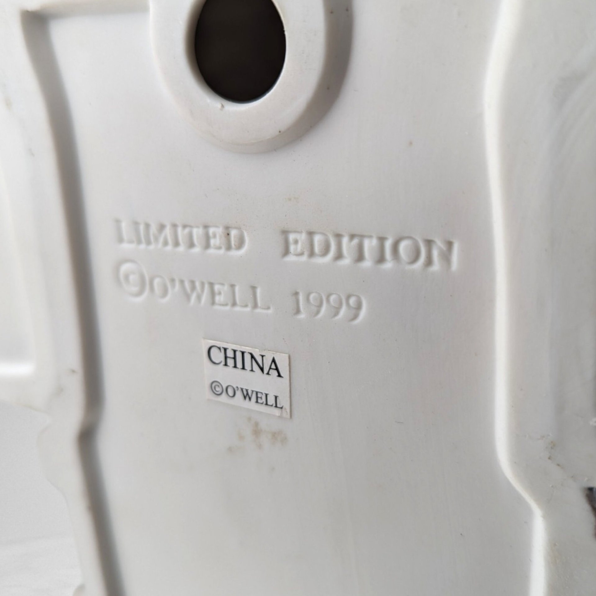 1999 Heartland Valley Deluxe Porcelain Catherdral Lighted House