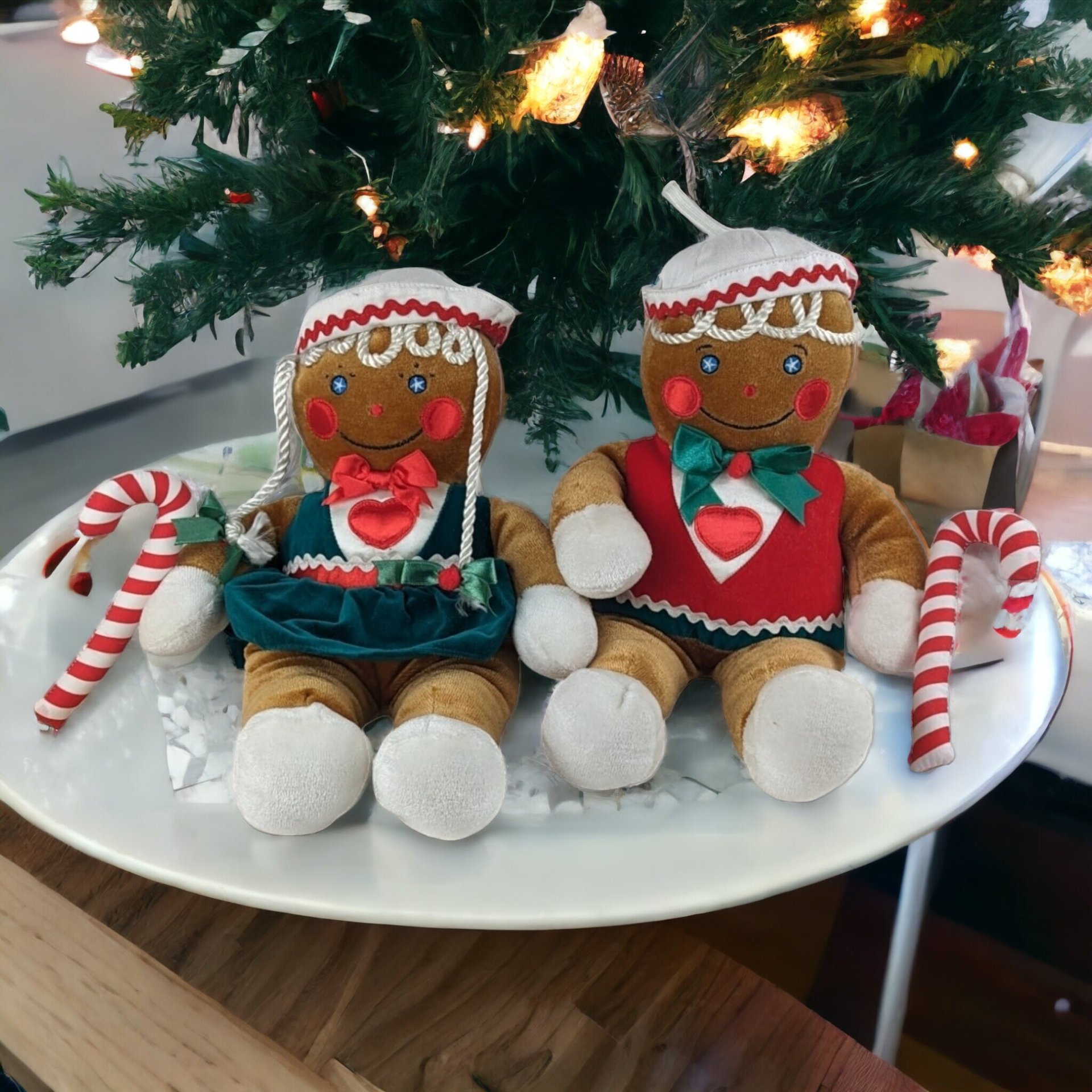 Vintage 1990 Target Gingerbread Plush Toy Pair - Sweet Holiday Collectibles!