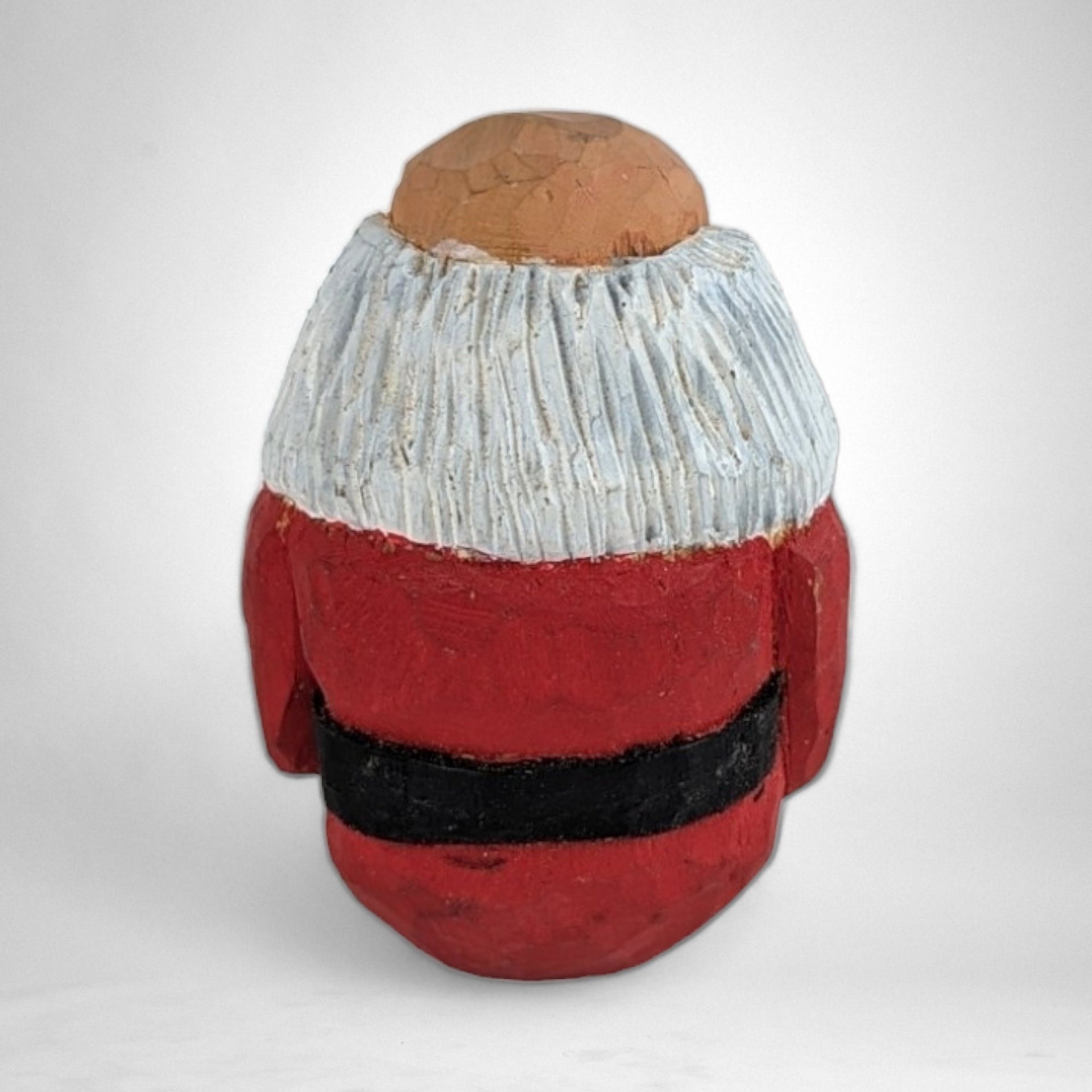 Exquisite Vintage Hand-Carved Santa Egg-Shaped Figurine: Timeless Holiday Elegance