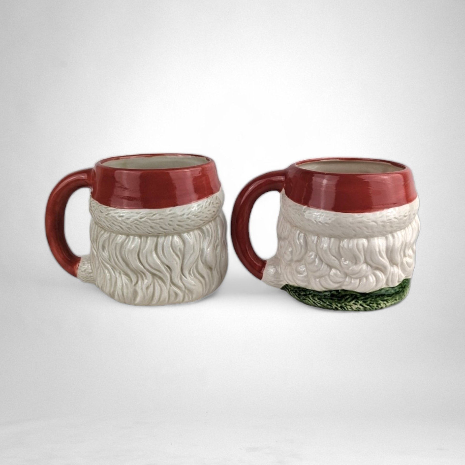 Charming Vintage Papel Mr. and Mrs. Santa Claus Mugs - Festive Nostalgia for Your Holiday Sips!