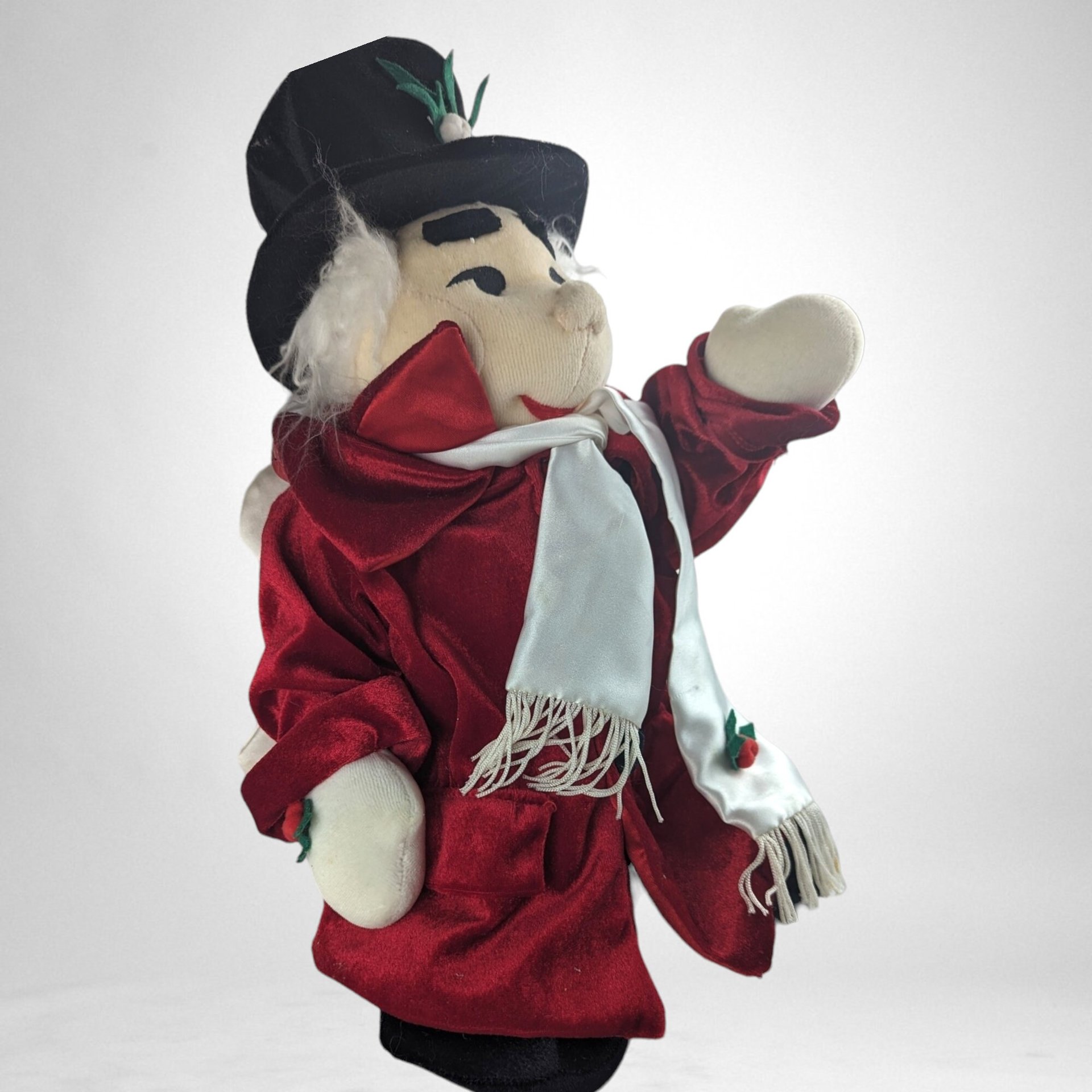 Vintage Mistletoe Angel Plush - Nostalgic Holiday Charm