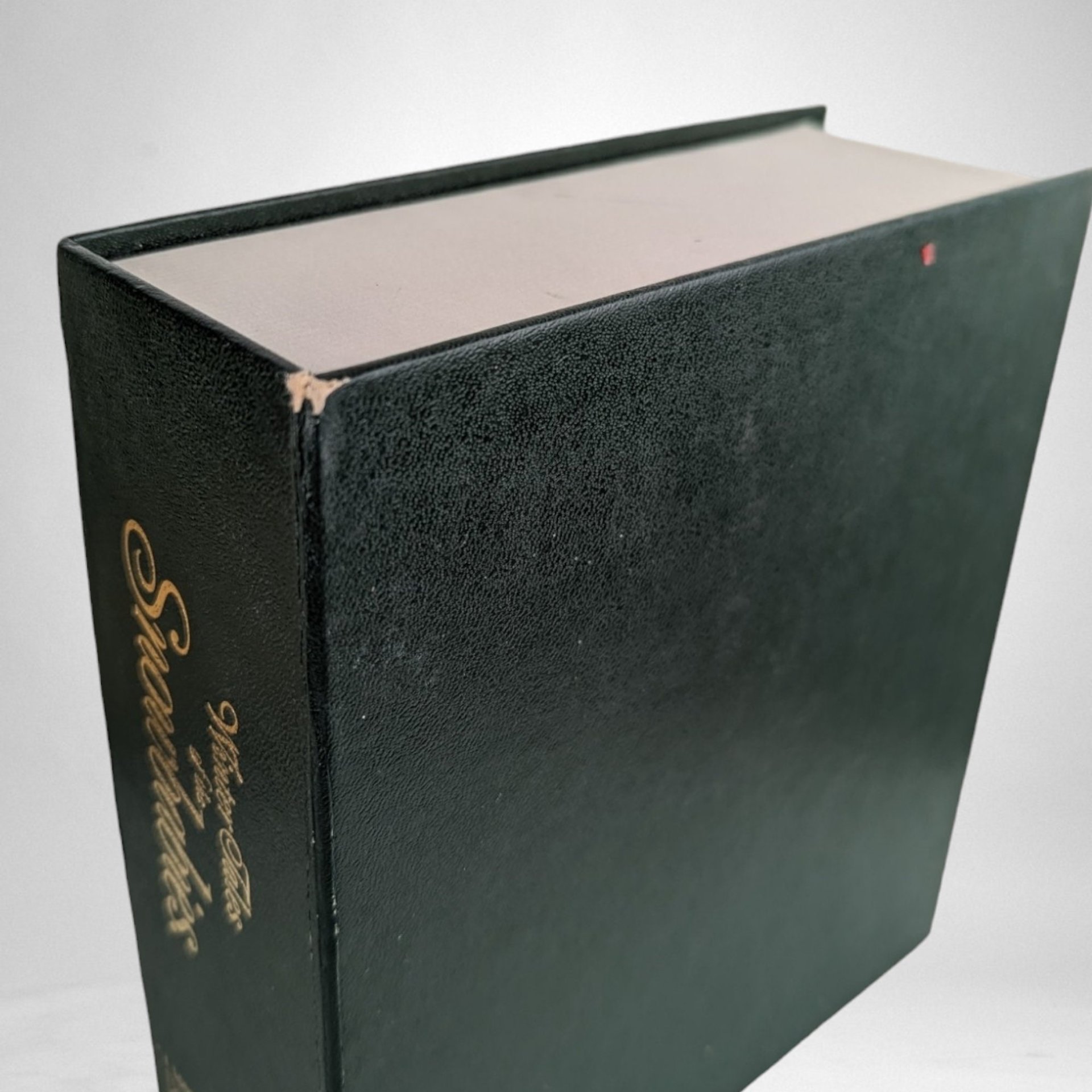 Cherished Moments: Vintage Dept. 56 Snowbabies 'I Love You This Much' Figurine - Timeless Expression of Love in Adorable Detail