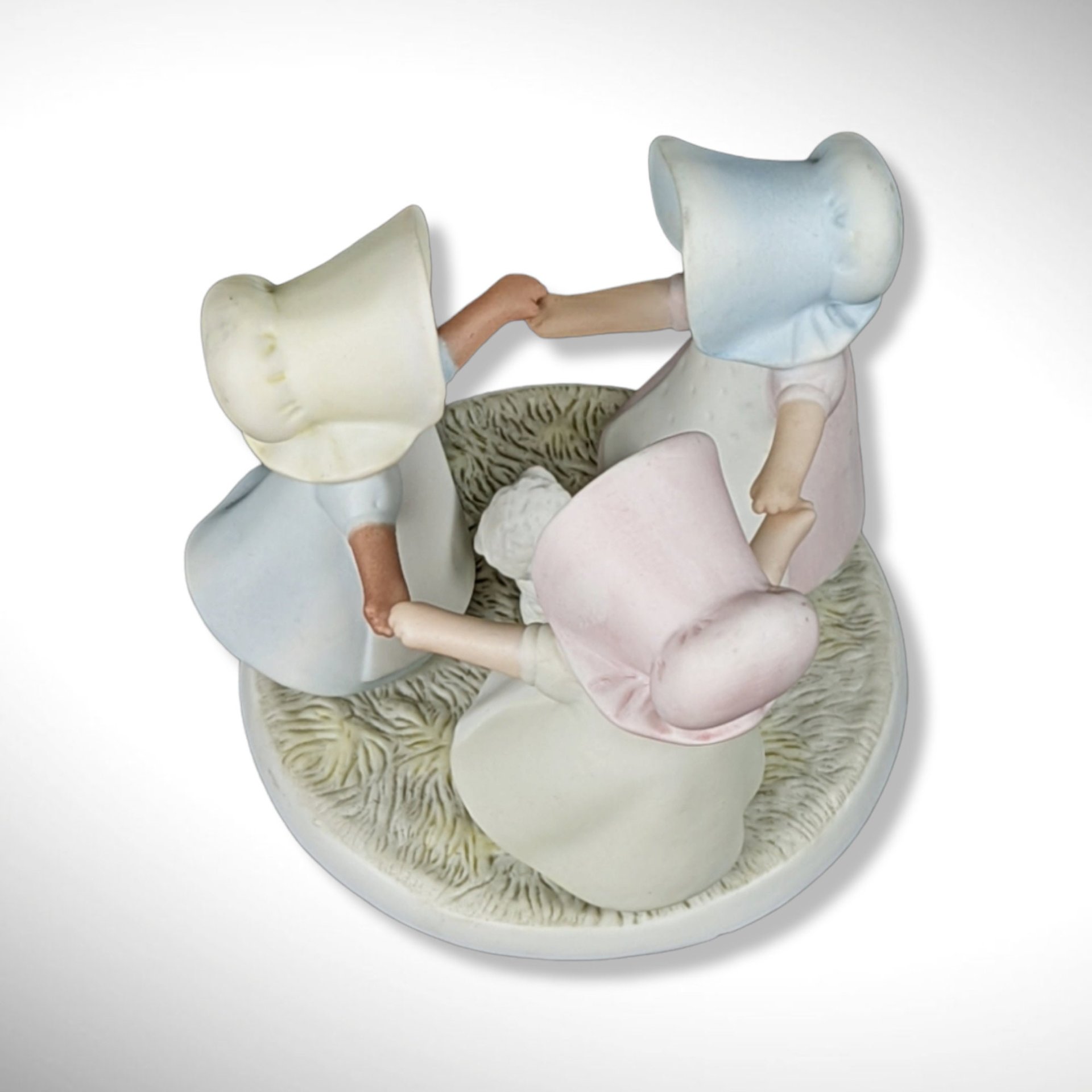 Vintage Homco "Love One Another" Circle of Friends Figurine (1990) - Heartwarming Decor!