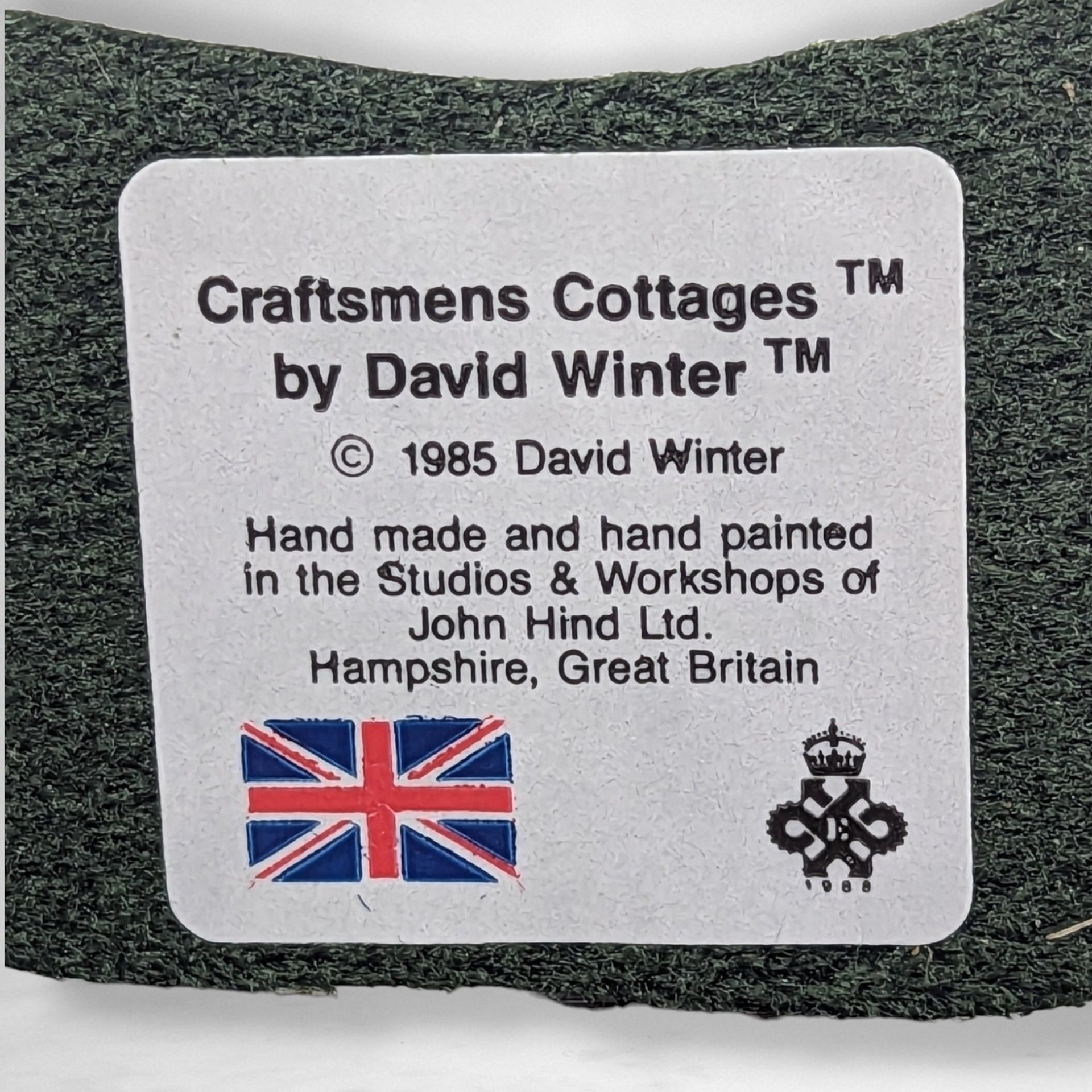 1985 David Winter Craftsman Cottage Village Figure - Collectible Miniature