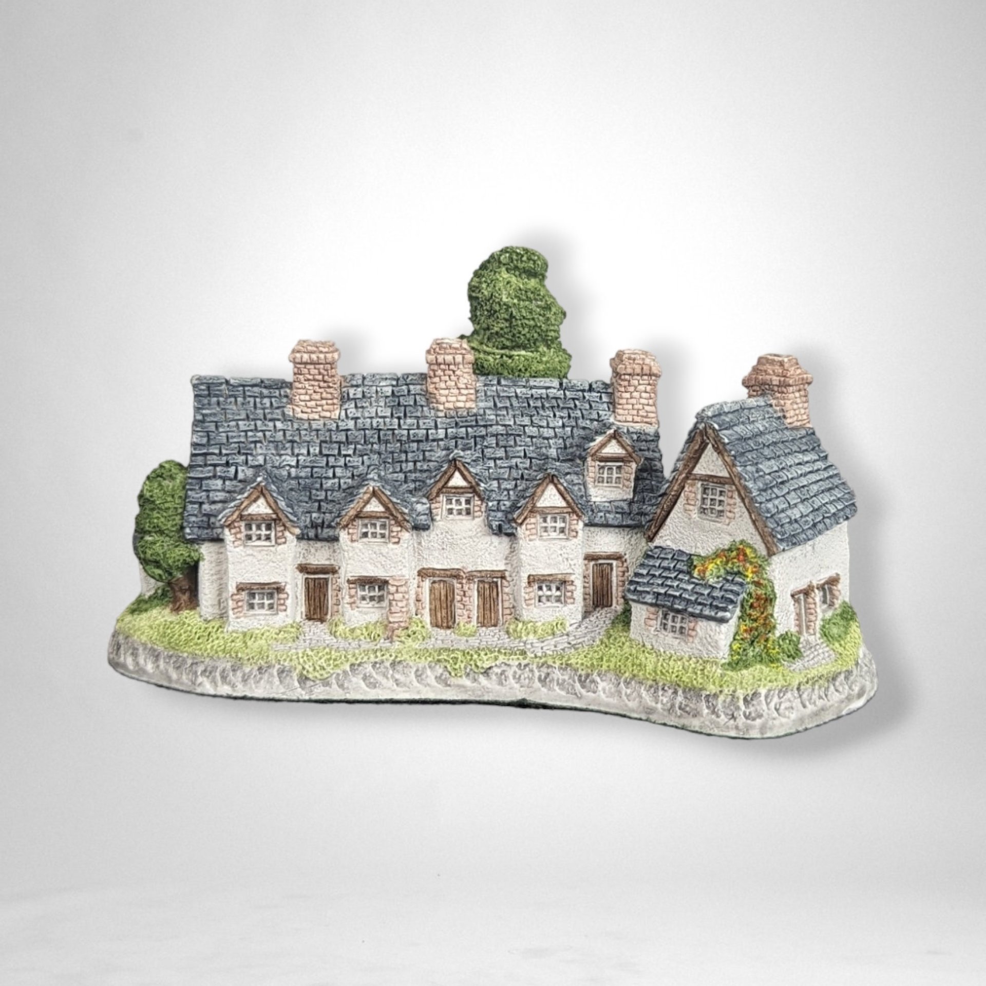 1985 David Winter Craftsman Cottage Village Figure - Collectible Miniature