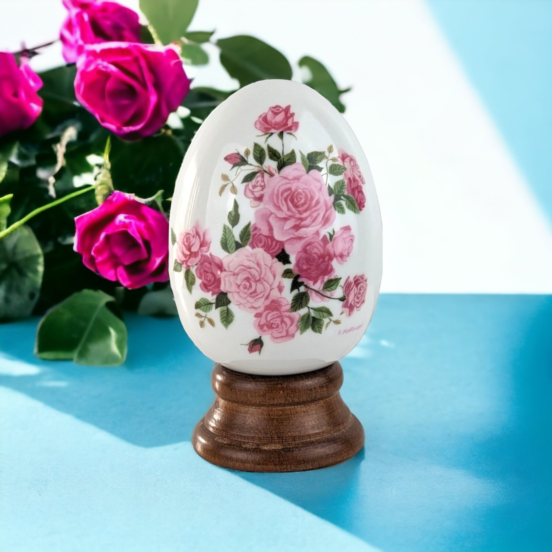 1988 Avon Porcelain Egg: Summer's Roses 