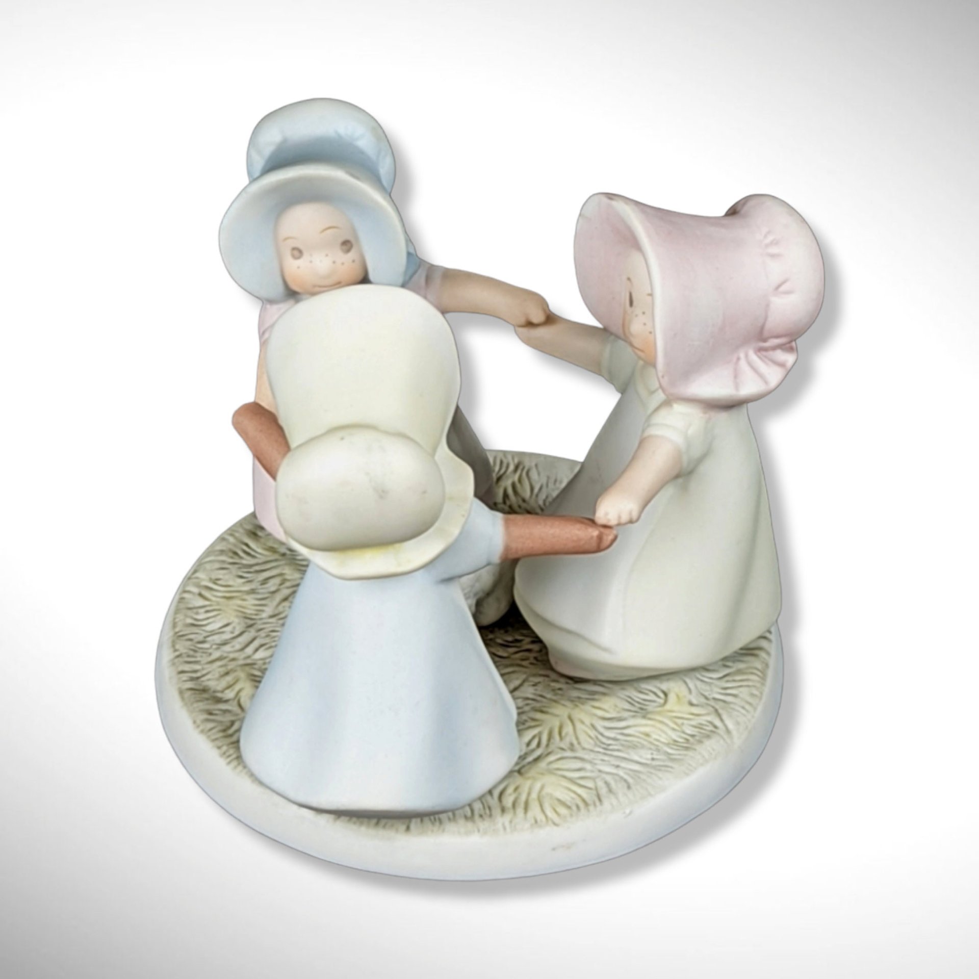 Vintage Homco "Love One Another" Circle of Friends Figurine (1990) - Heartwarming Decor!