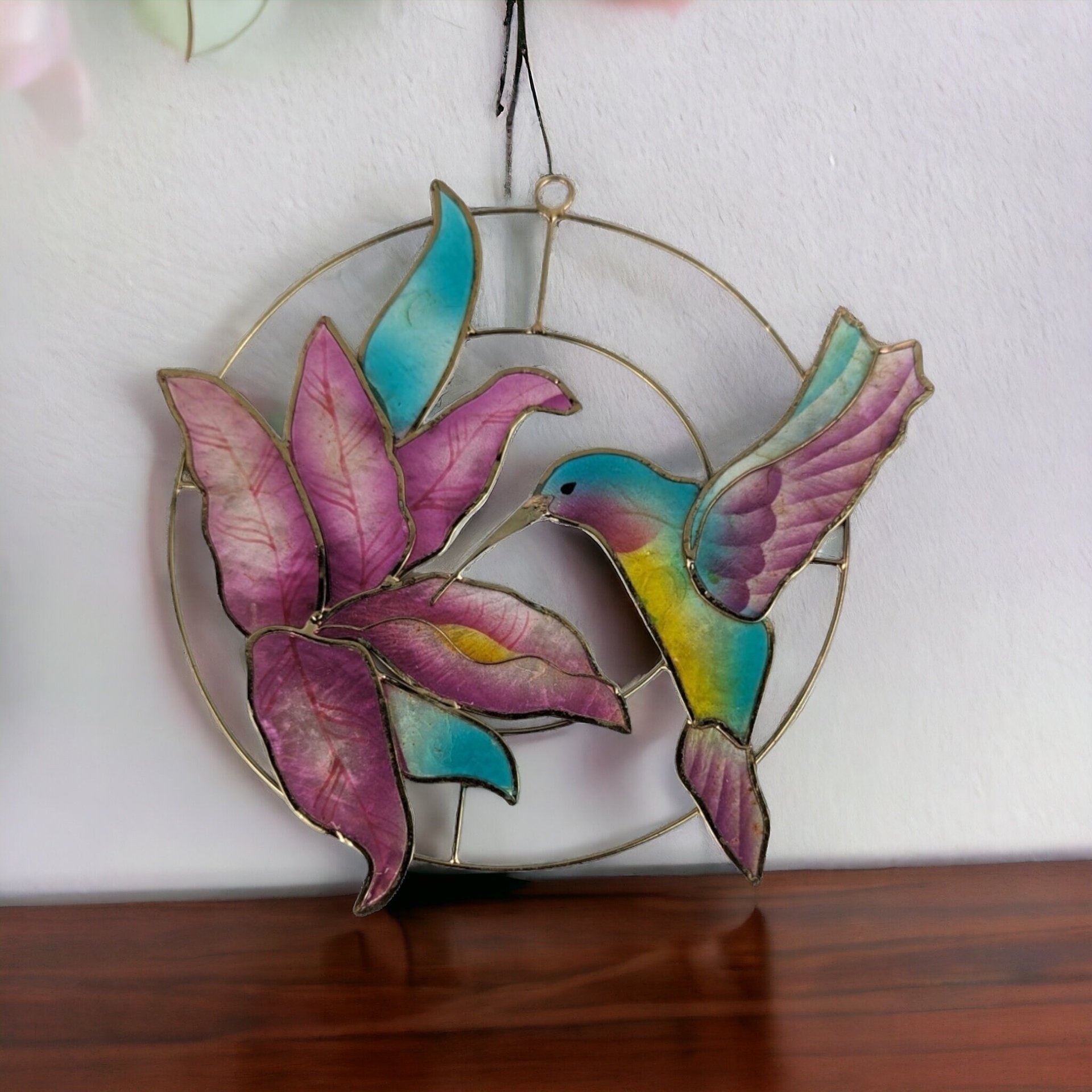 Add a Touch of Whimsy: Vintage Seashell Hummingbird Wall Decor
