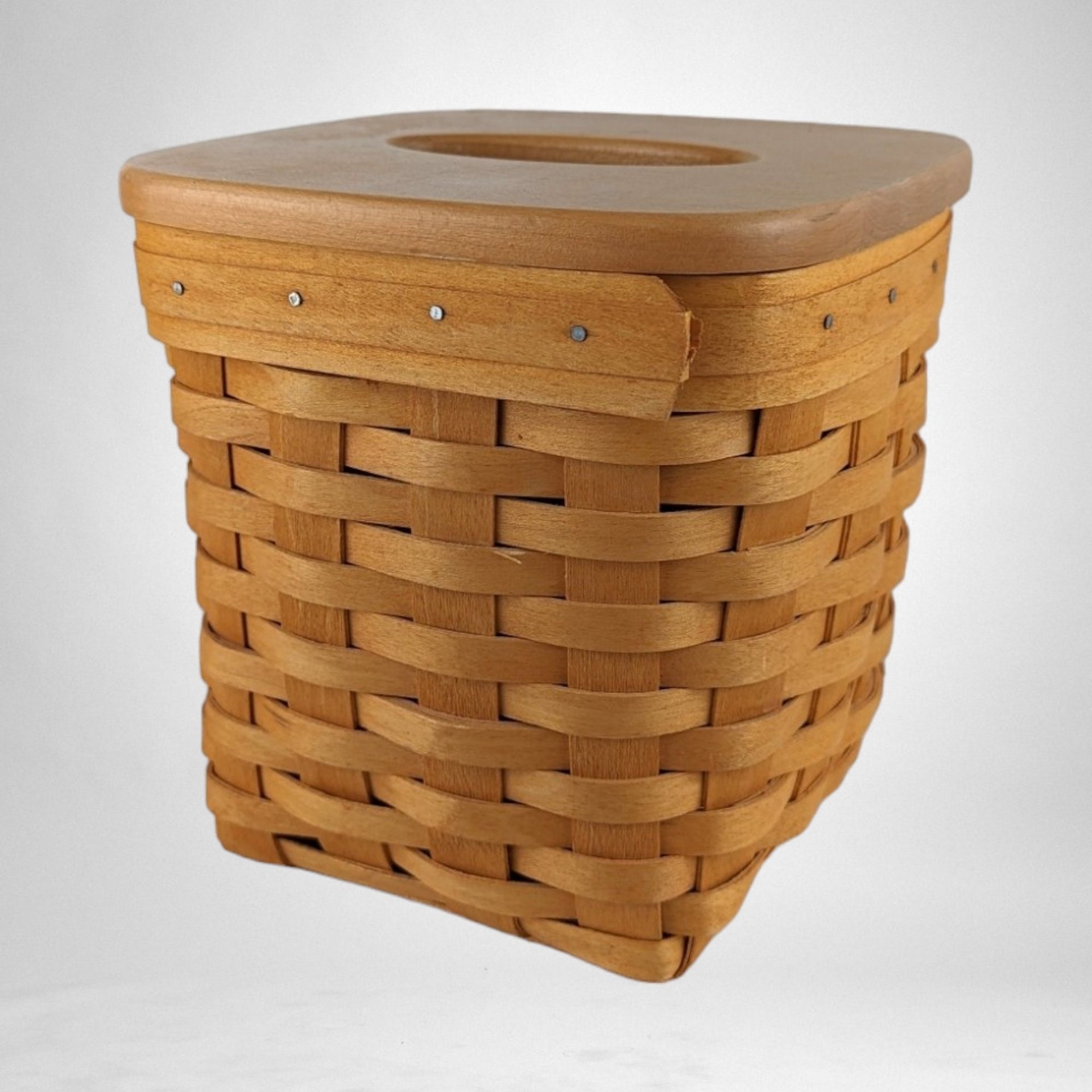 2001 Longaberger Handwoven Basket Tissue Holder with Lid - Elegant and Functional Home Decor