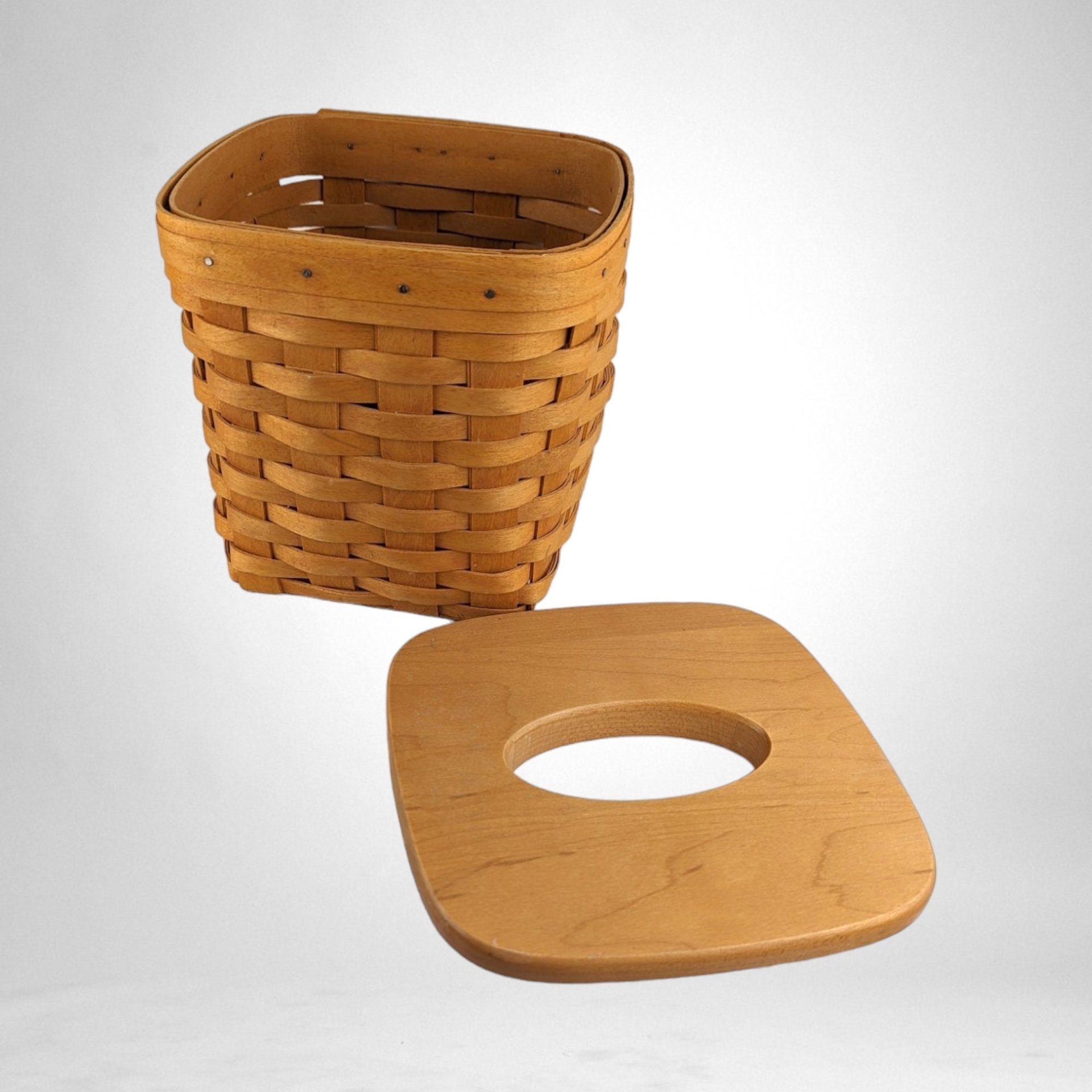 2001 Longaberger Handwoven Basket Tissue Holder with Lid - Elegant and Functional Home Decor