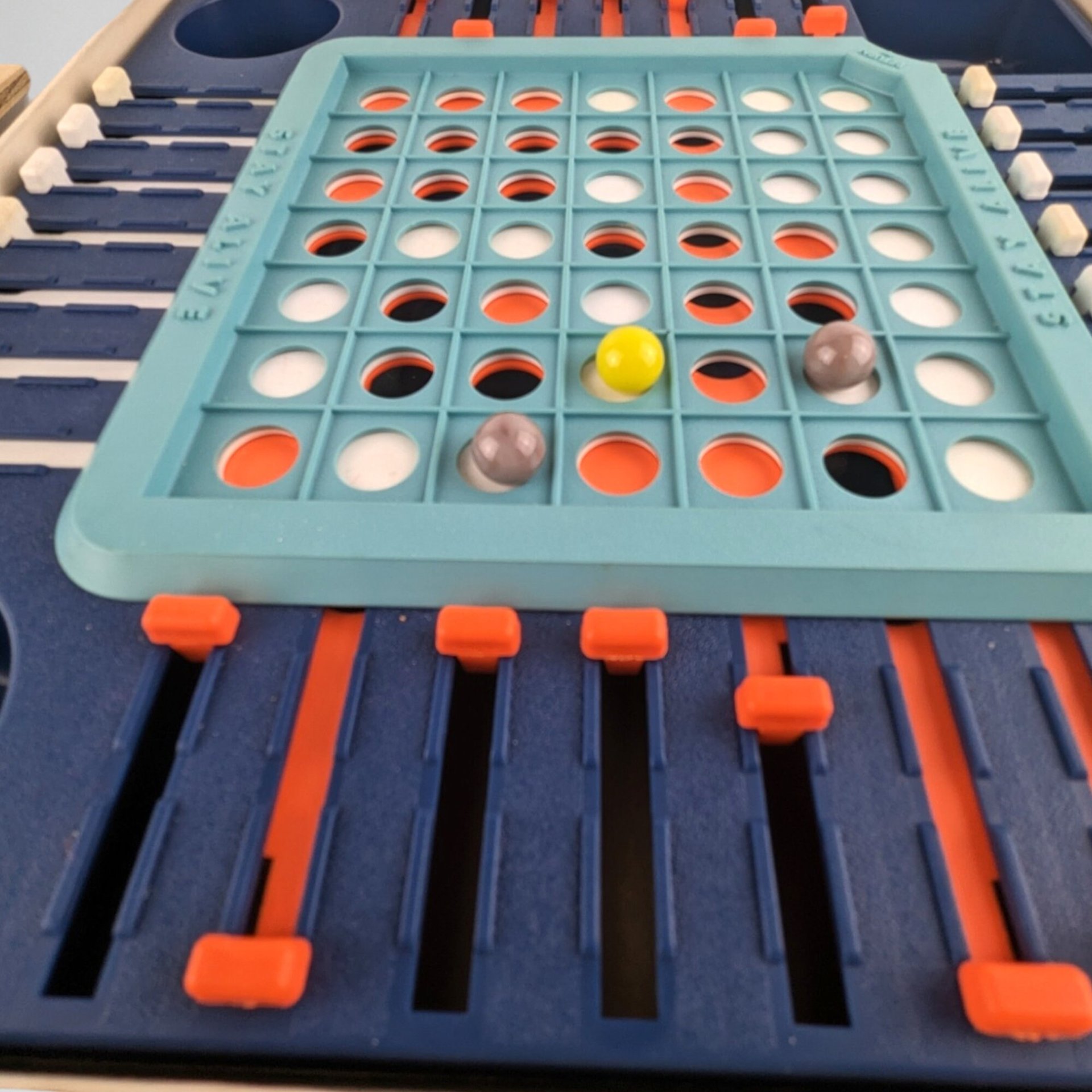 1971 Milton Bradley Stay Alive Game
