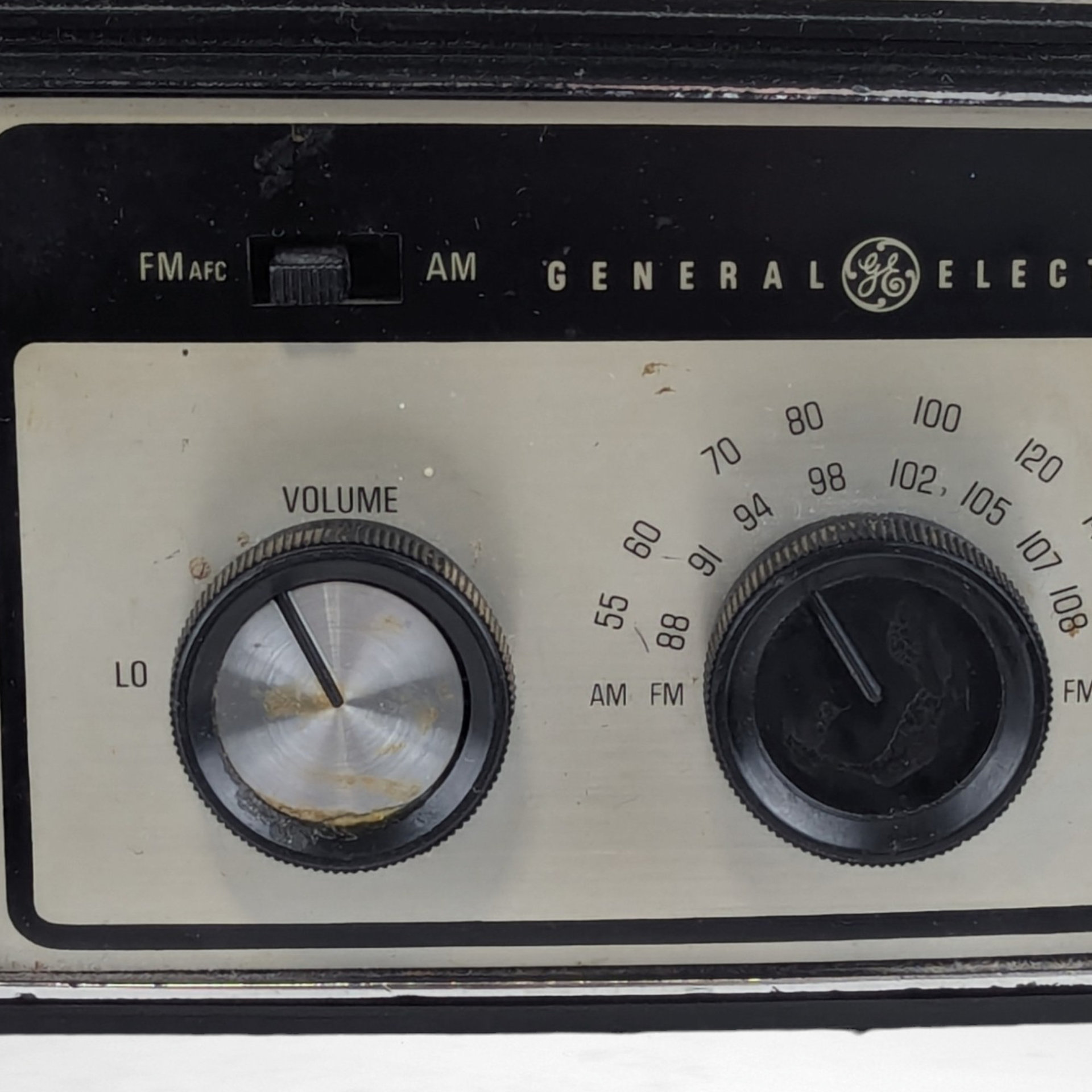 Vintage General Electric Clock Radio