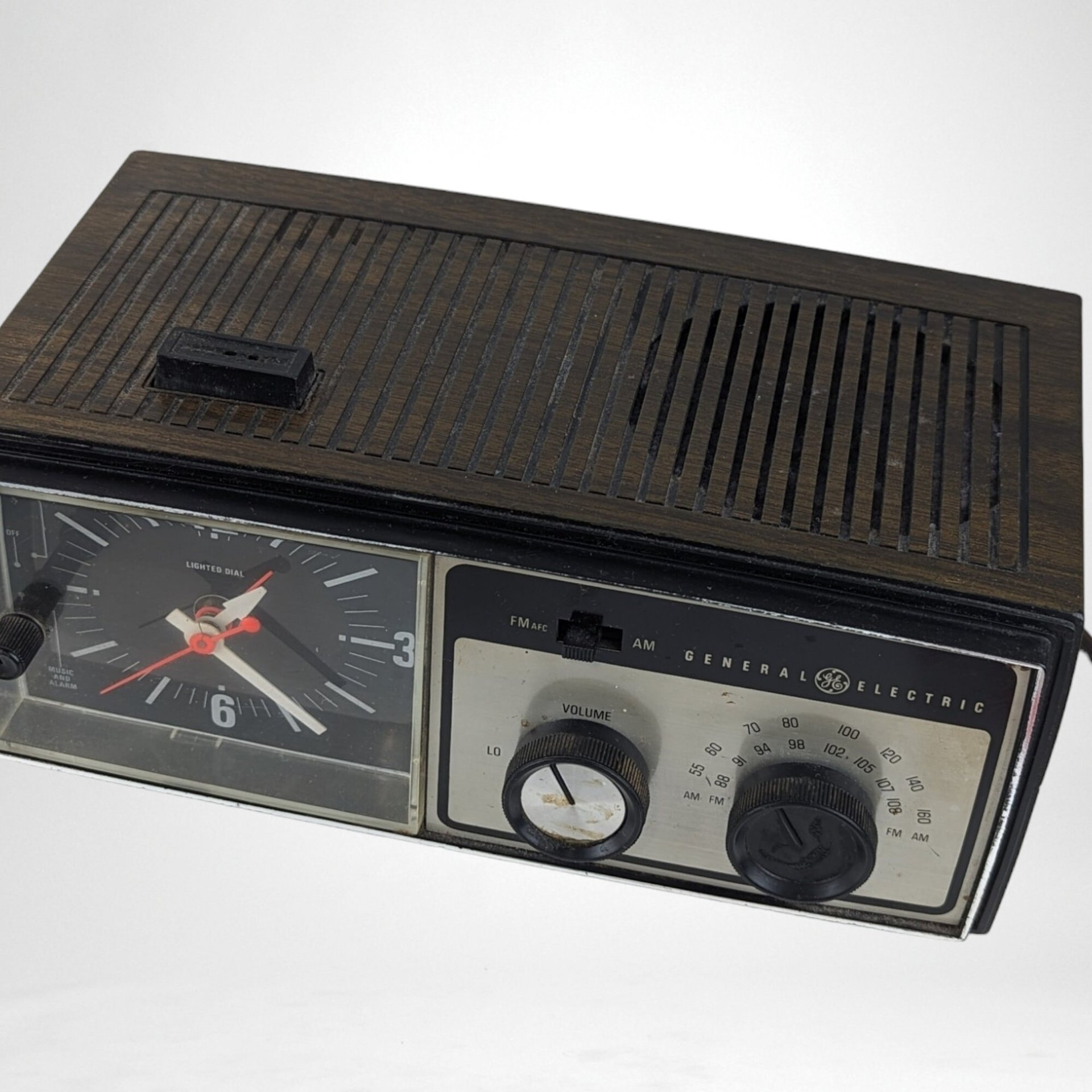 Vintage General Electric Clock Radio
