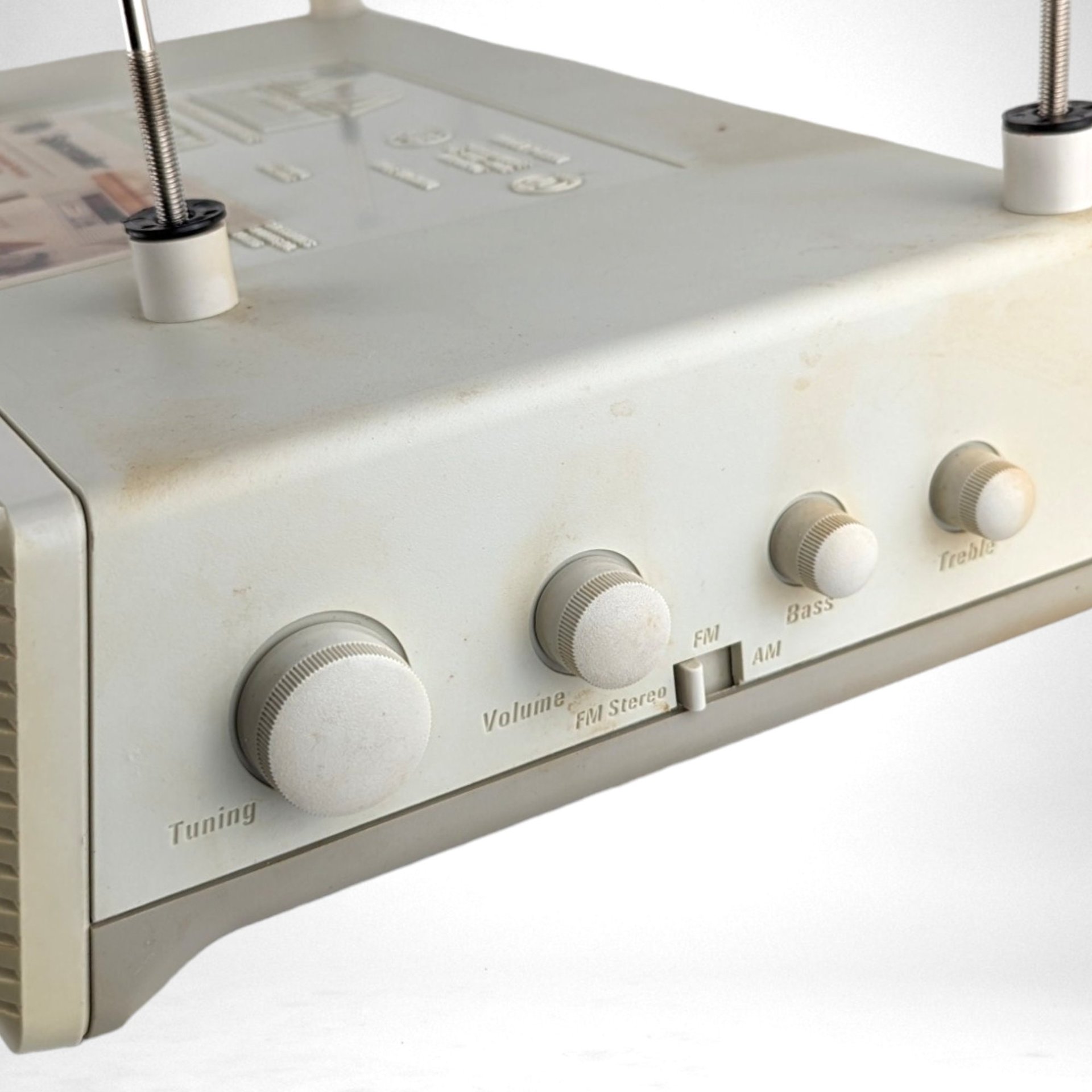 Vintage GE Spacemaker Under the Cabinet AM/FM Radio, Cassette Player