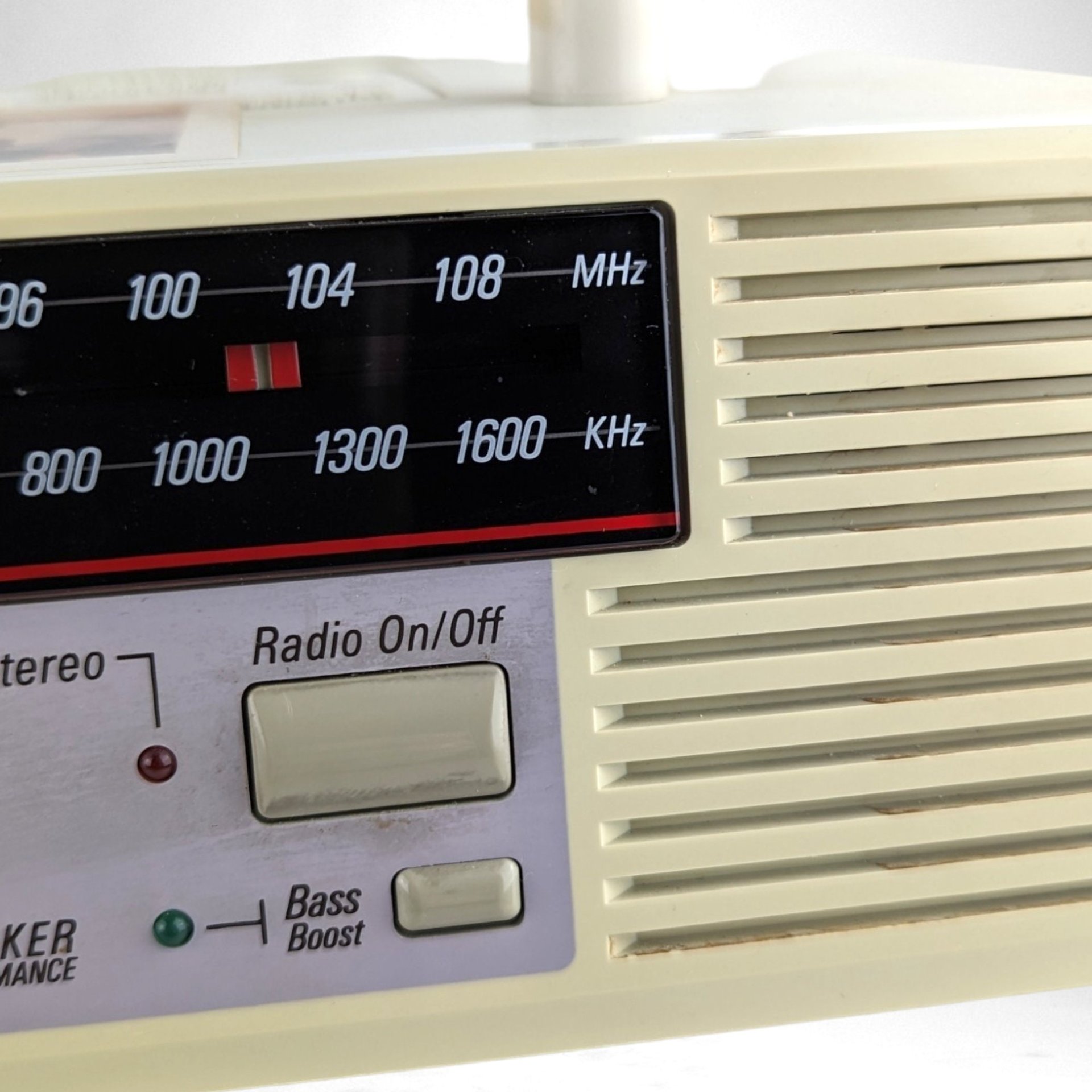 Vintage GE Spacemaker Under the Cabinet AM/FM Radio, Cassette Player