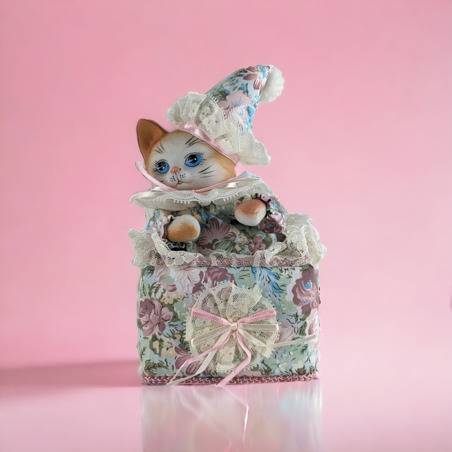 Westminster Vintage Wind Up Musical Kitten Music Box