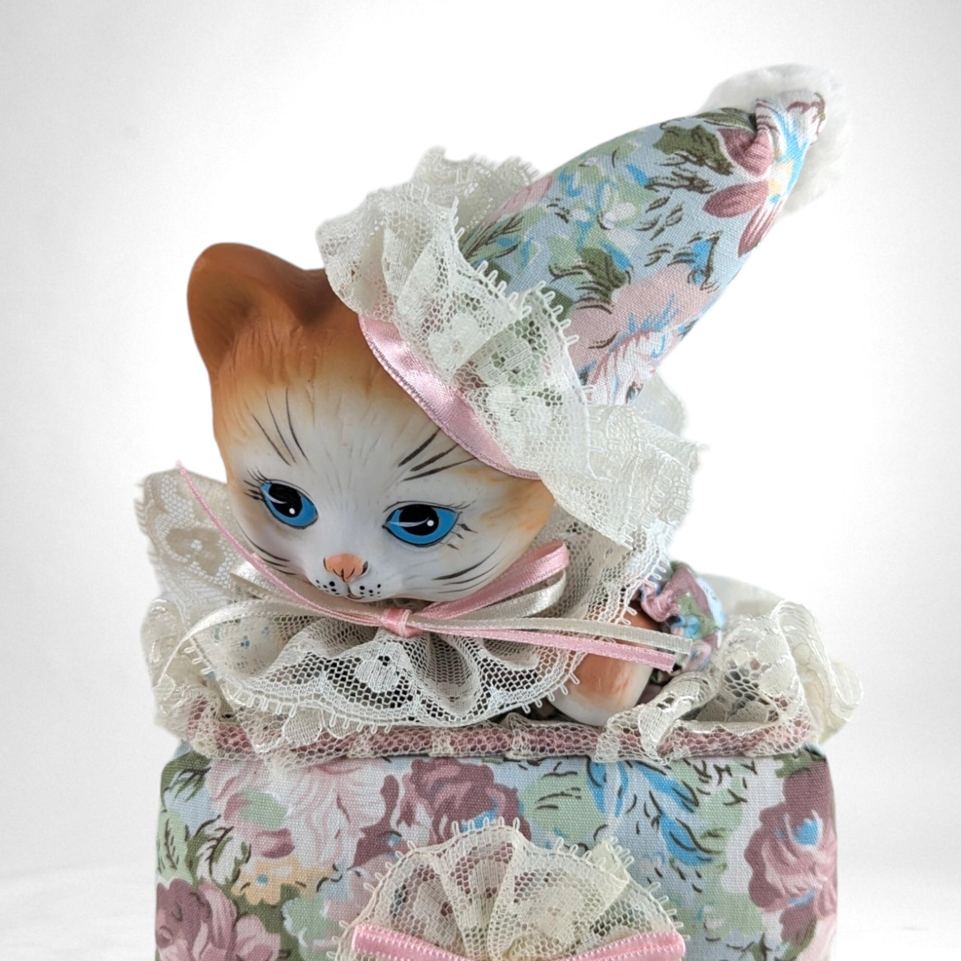 Westminster Vintage Wind Up Musical Kitten Music Box