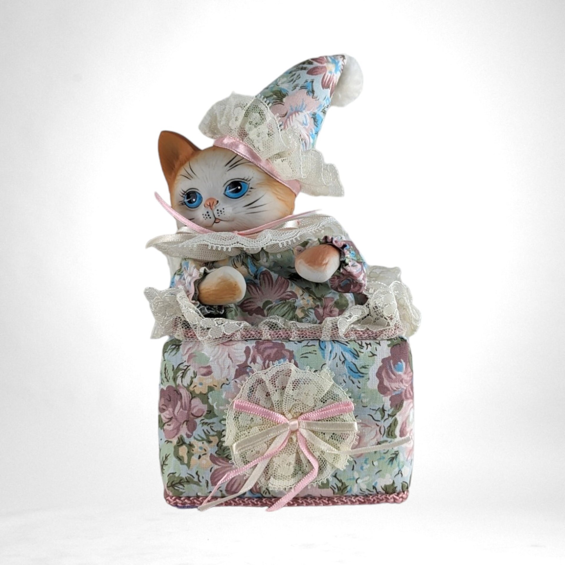 Westminster Vintage Wind Up Musical Kitten Music Box