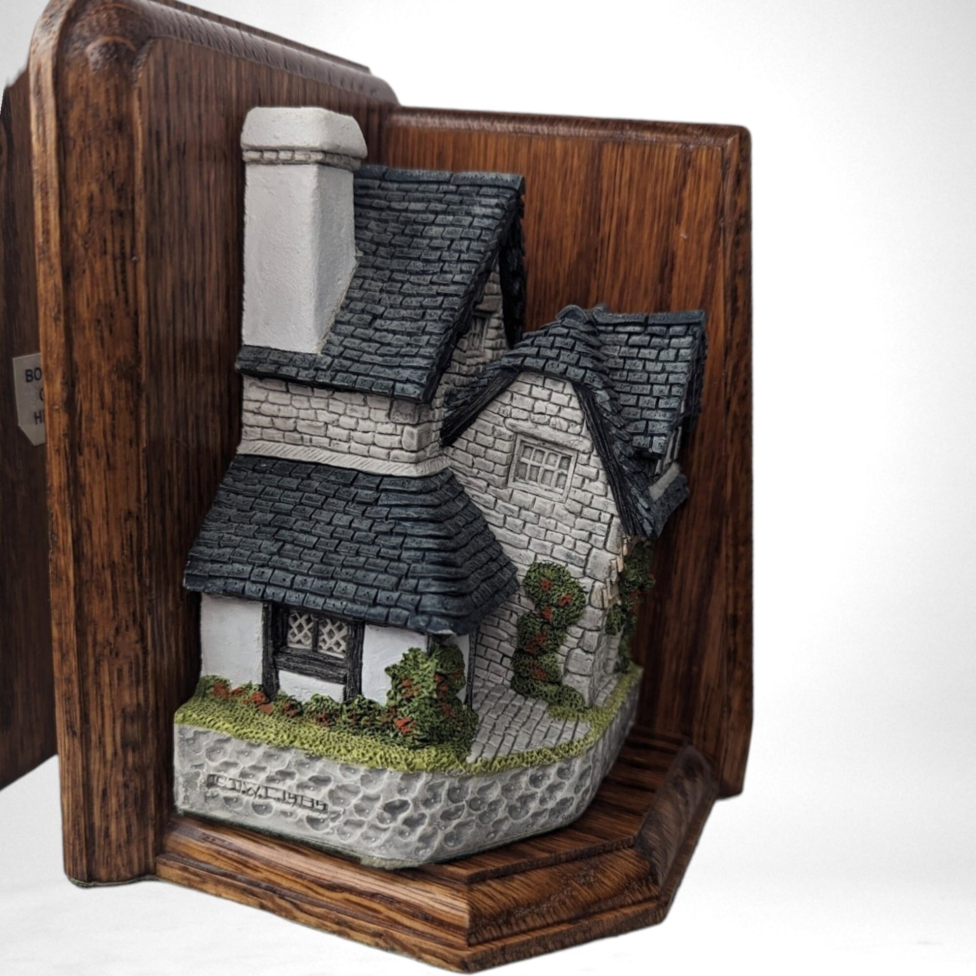 1990 David Winter The Bookbinder Bookends