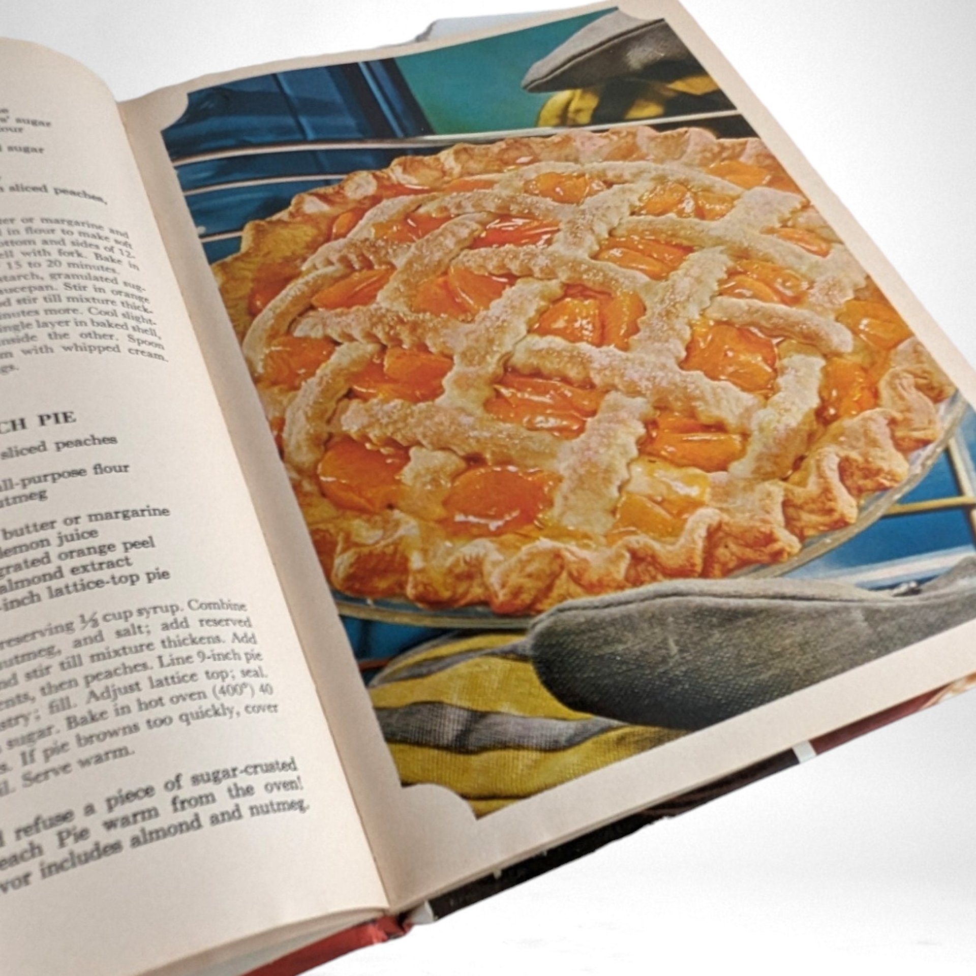 1966 BHG Pies and Cakes Cookbook, Hardcover
