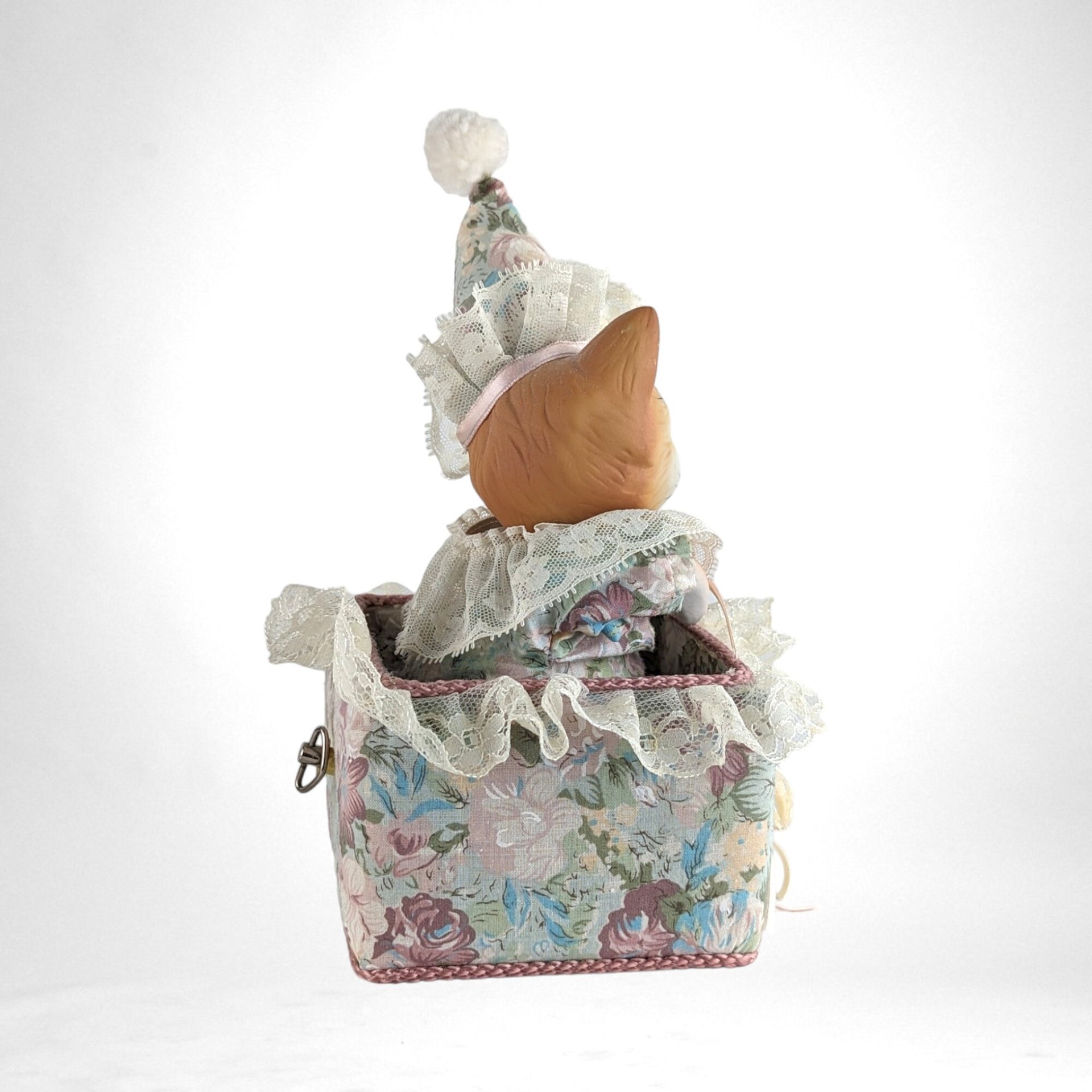 Westminster Vintage Wind Up Musical Kitten Music Box