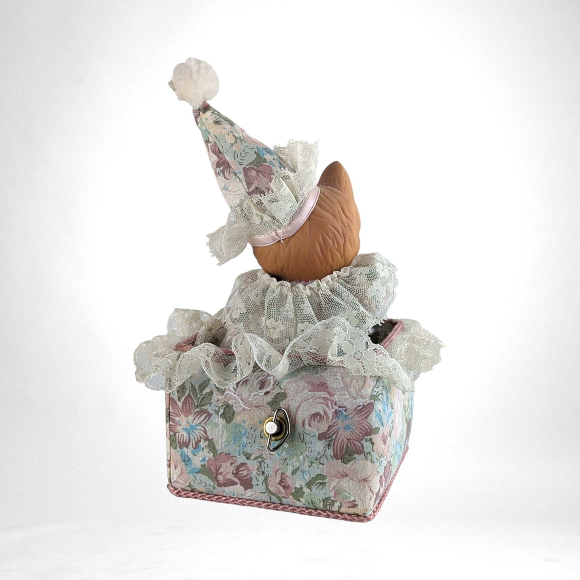 Westminster Vintage Wind Up Musical Kitten Music Box