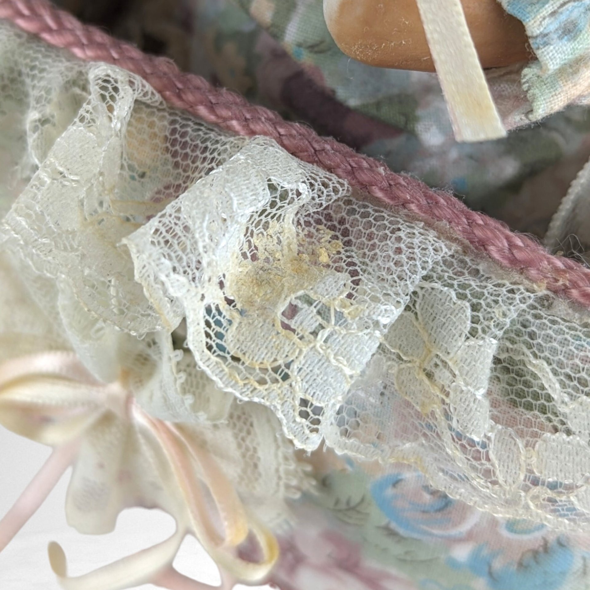 Westminster Vintage Wind Up Musical Kitten Music Box