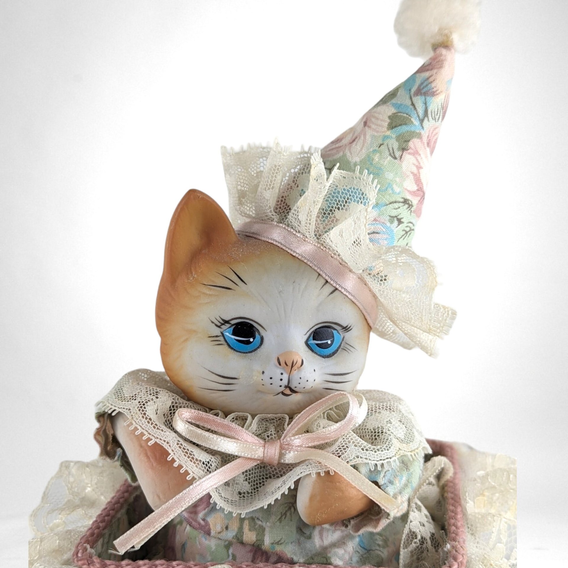 Westminster Vintage Wind Up Musical Kitten Music Box