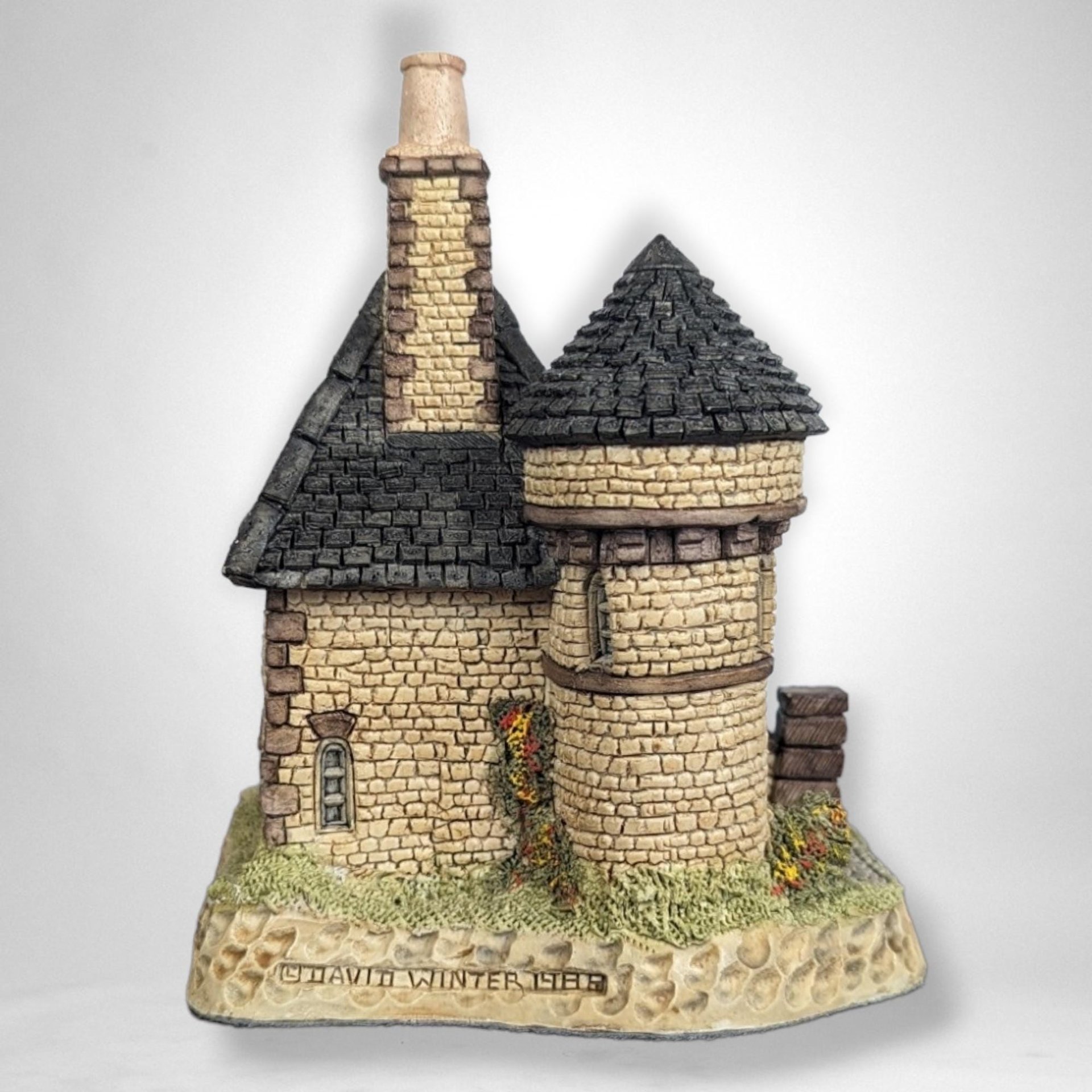 RESERVED - do not buy 1988 David Winter Scottish Collection Gatekeepers House (5")