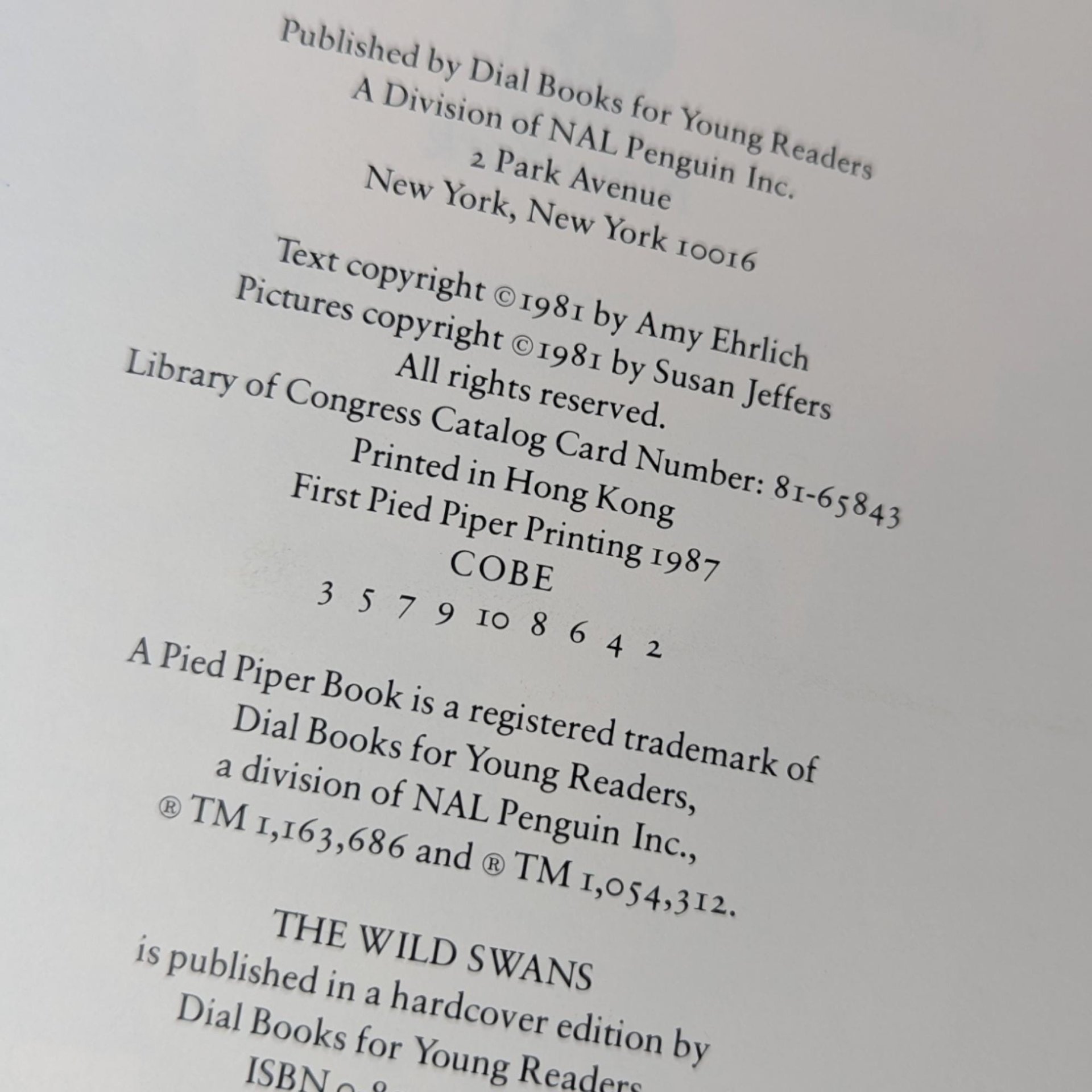 1981 Hans Christian Anderson The Wild Swans Softcover Book