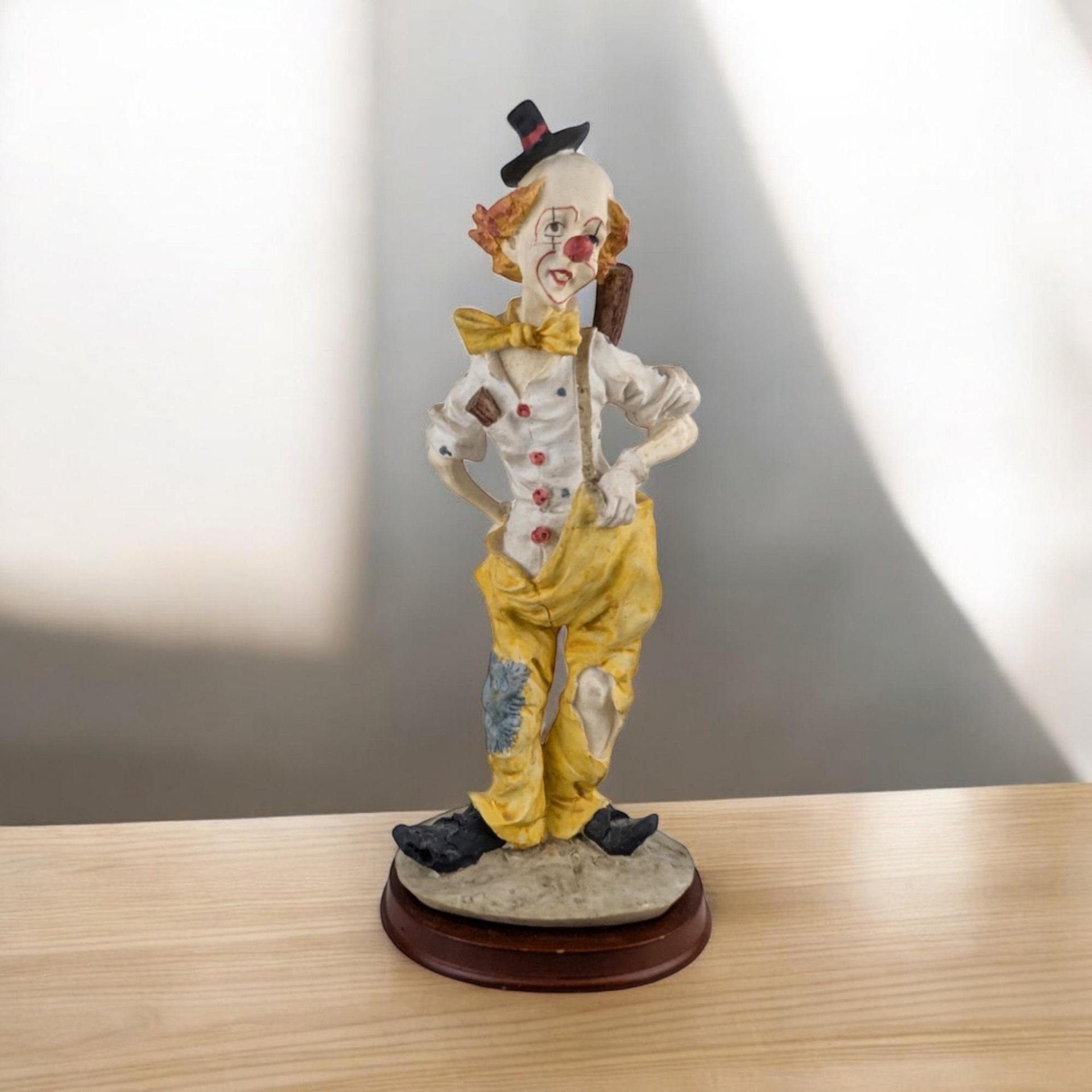 Vintage 13.5-Inch Resin Standing Circus Clown Figurine | Whimsical Home Decor | Collectible Clown Art Piece | Gift for Circus Enthusiasts