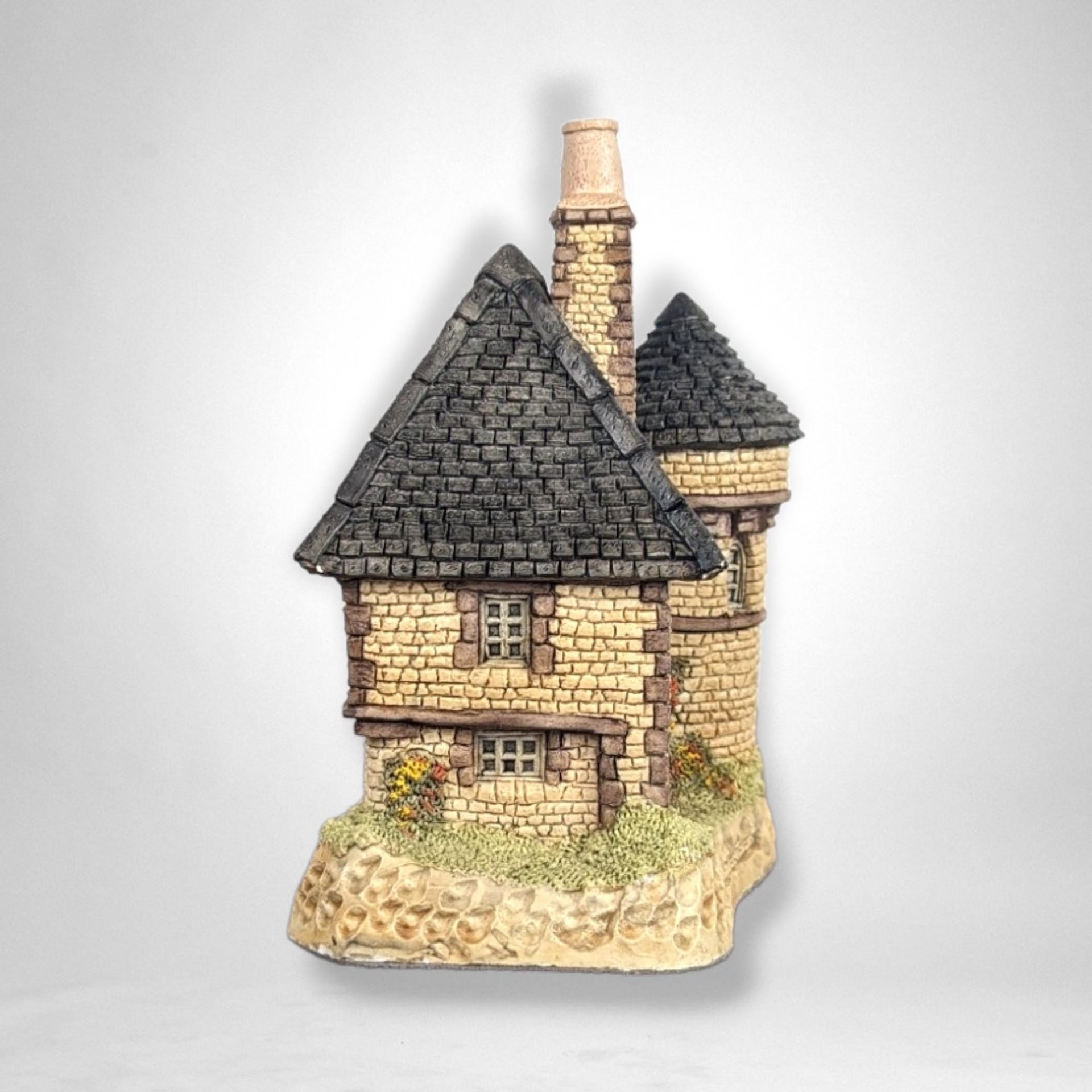 RESERVED - do not buy 1988 David Winter Scottish Collection Gatekeepers House (5")