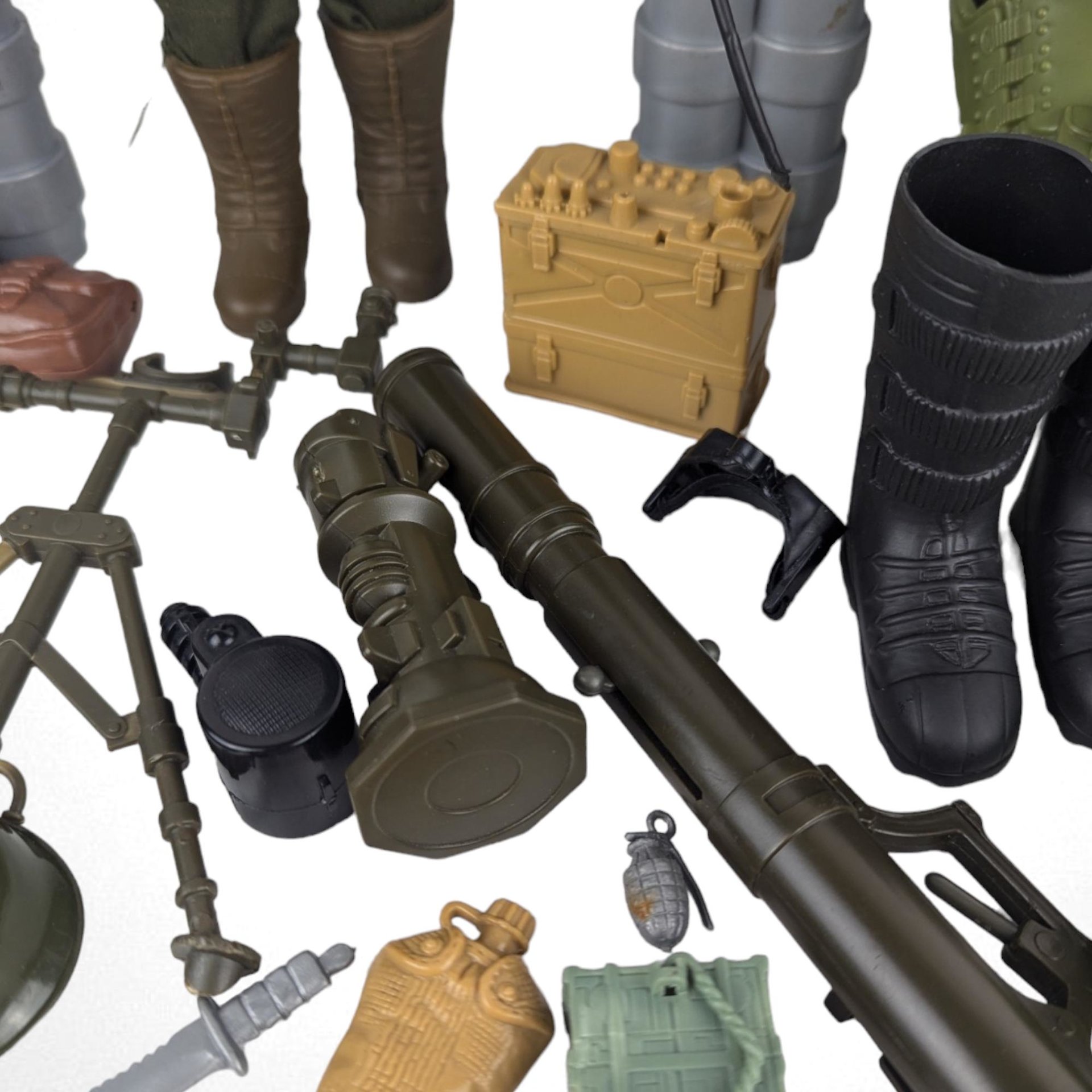 1990s Hasbro GI Joe Action Figure in Green Outfit with Accessories – Vintage Collectible Toy for Fans