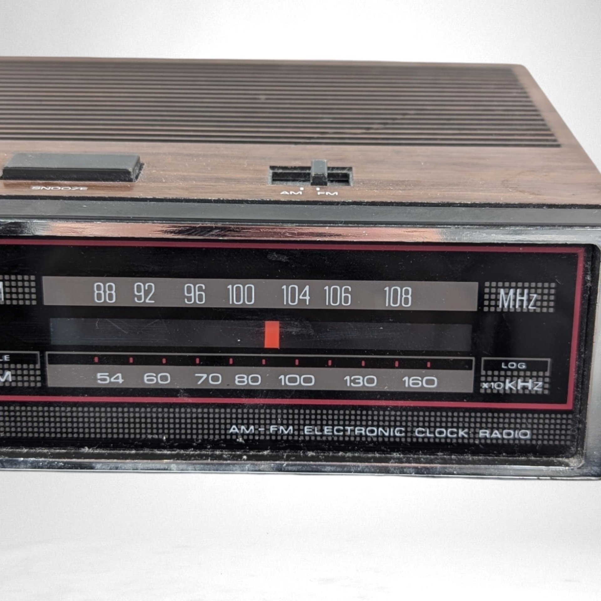 Vintage Soundesign 3636-A AM/FM Clock Radio, Working, 1980s Retro Alarm Clock, Red LED Display, Bedroom Decor, Collectible Electronics