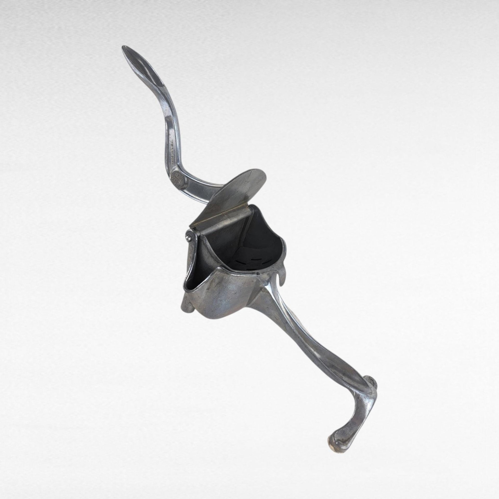 Vintage WearEver Aluminum Juice Press, Manual Citrus Juicer, Retro Kitchenware, Collectible Kitchen Gadget