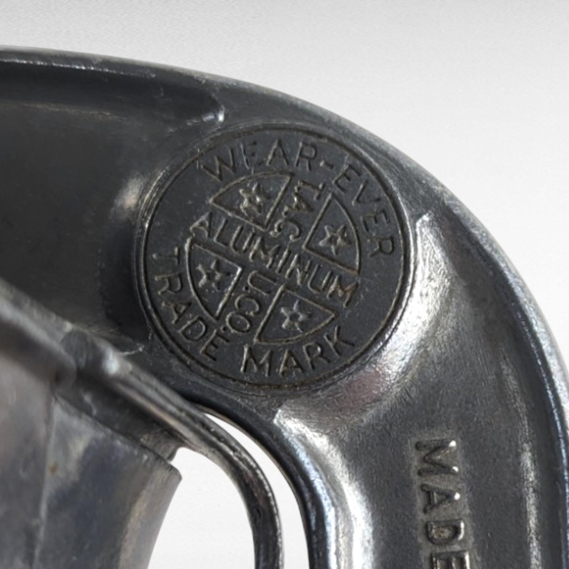 Vintage WearEver Aluminum Juice Press, Manual Citrus Juicer, Retro Kitchenware, Collectible Kitchen Gadget