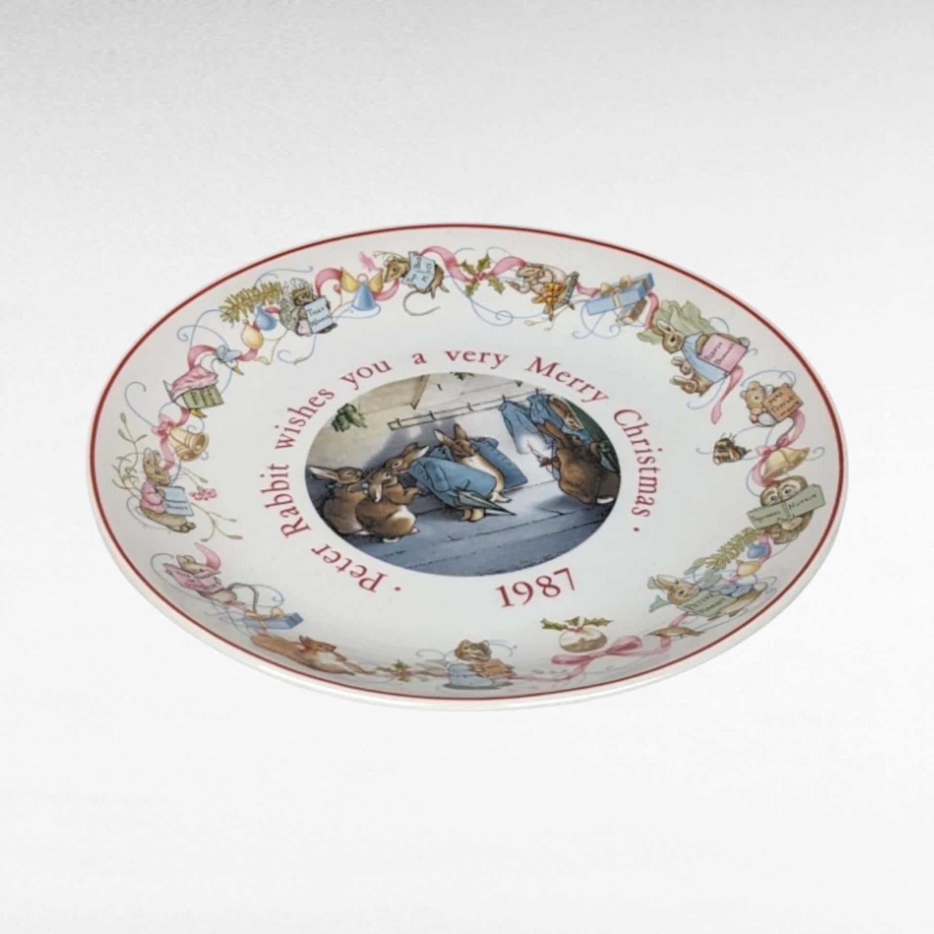 1987 Wedgwood Peter Rabbit Christmas Plate, Collectible Plate, Beatrix Potter, Holiday Decor
